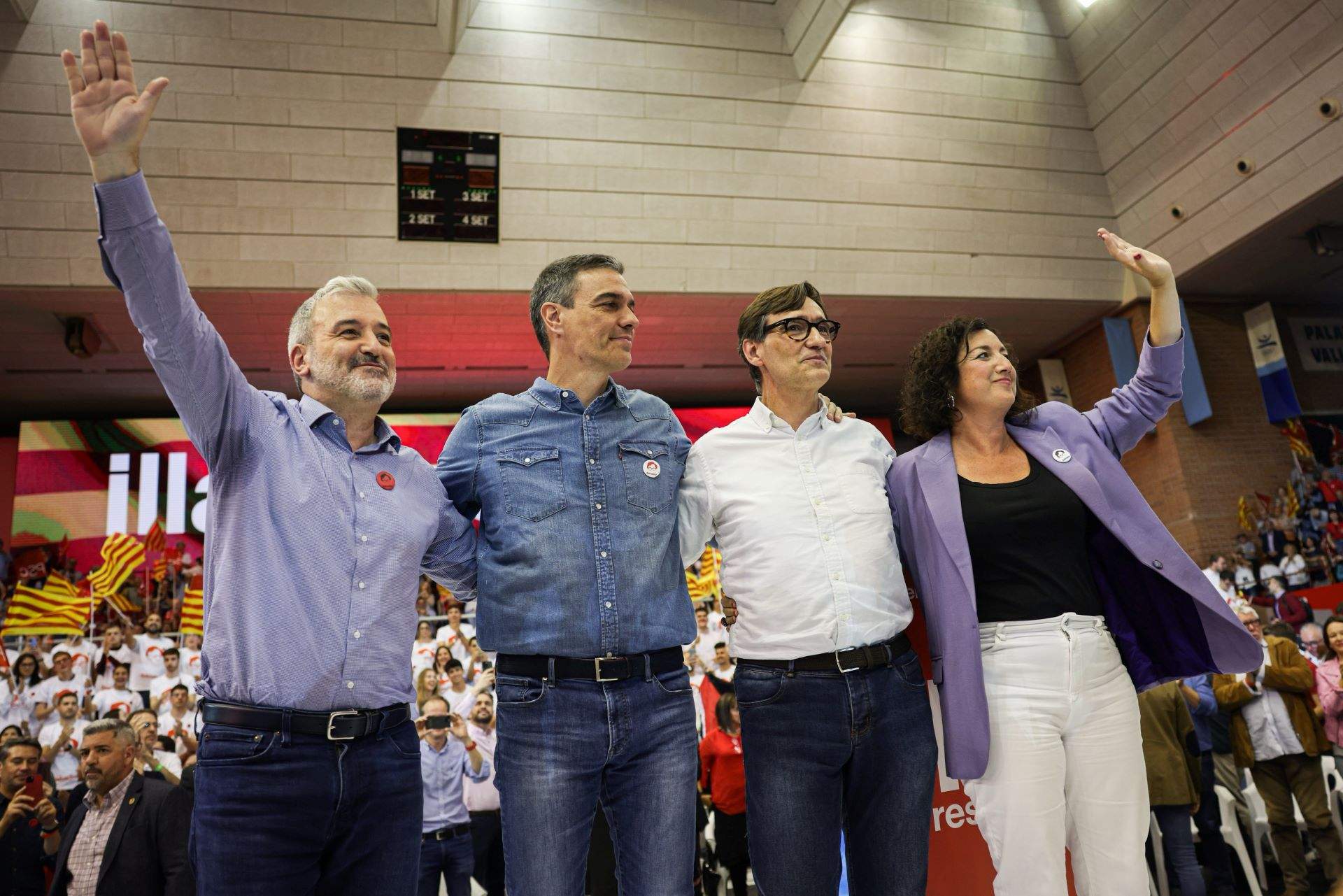 Creus que és perjudicial per al país que hi hagi un triple govern socialista?