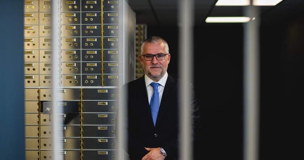 Adiós a esconder dinero bajo el colchón: Barcelona inaugura un servicio para alquilar cajas de seguridad