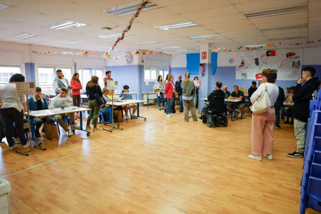 Constitució meses eleccions catalunya Escola Els Pins de Cornellà de Llobregat foto carlos baglietto