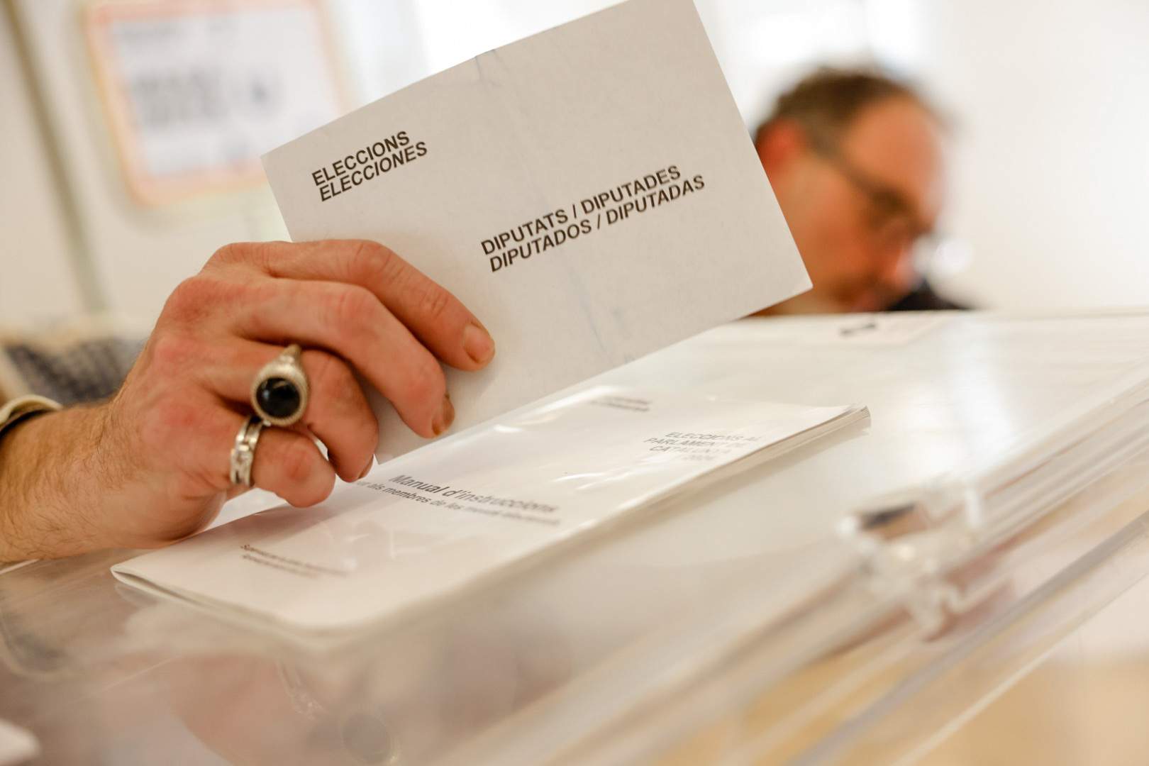 La Junta Electoral desestima los recursos de Junts para el recuento del voto exterior del 12-M