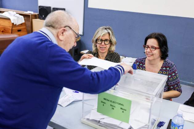 eleccions 12 m escola reina violant Barcelona foto montse giralt