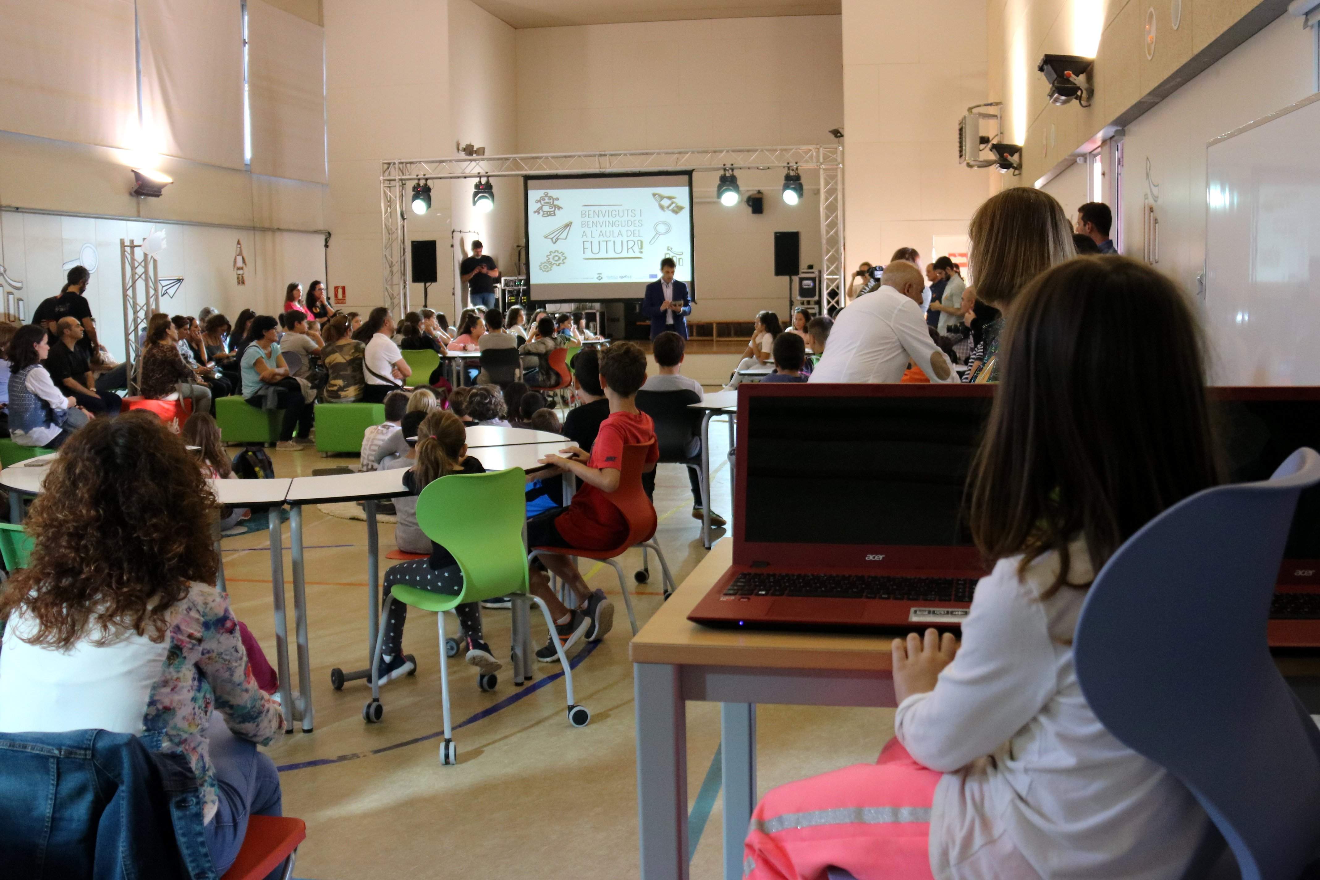 Convocan 2.000 plazas para personal docente en Catalunya
