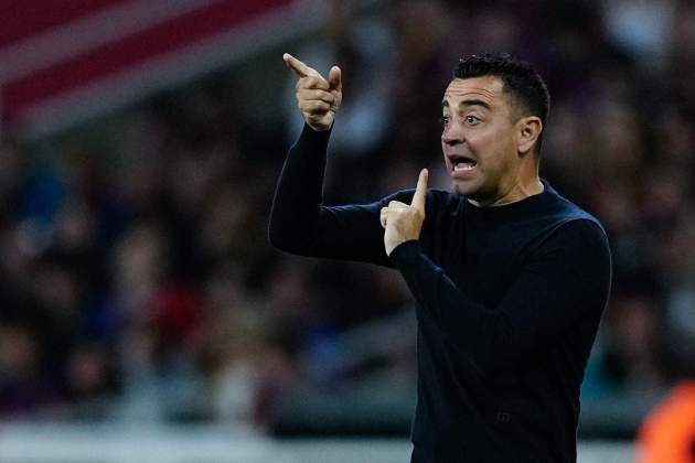 Xavi Hernández donant ordres durant un partit del Barça / Foto: EFE