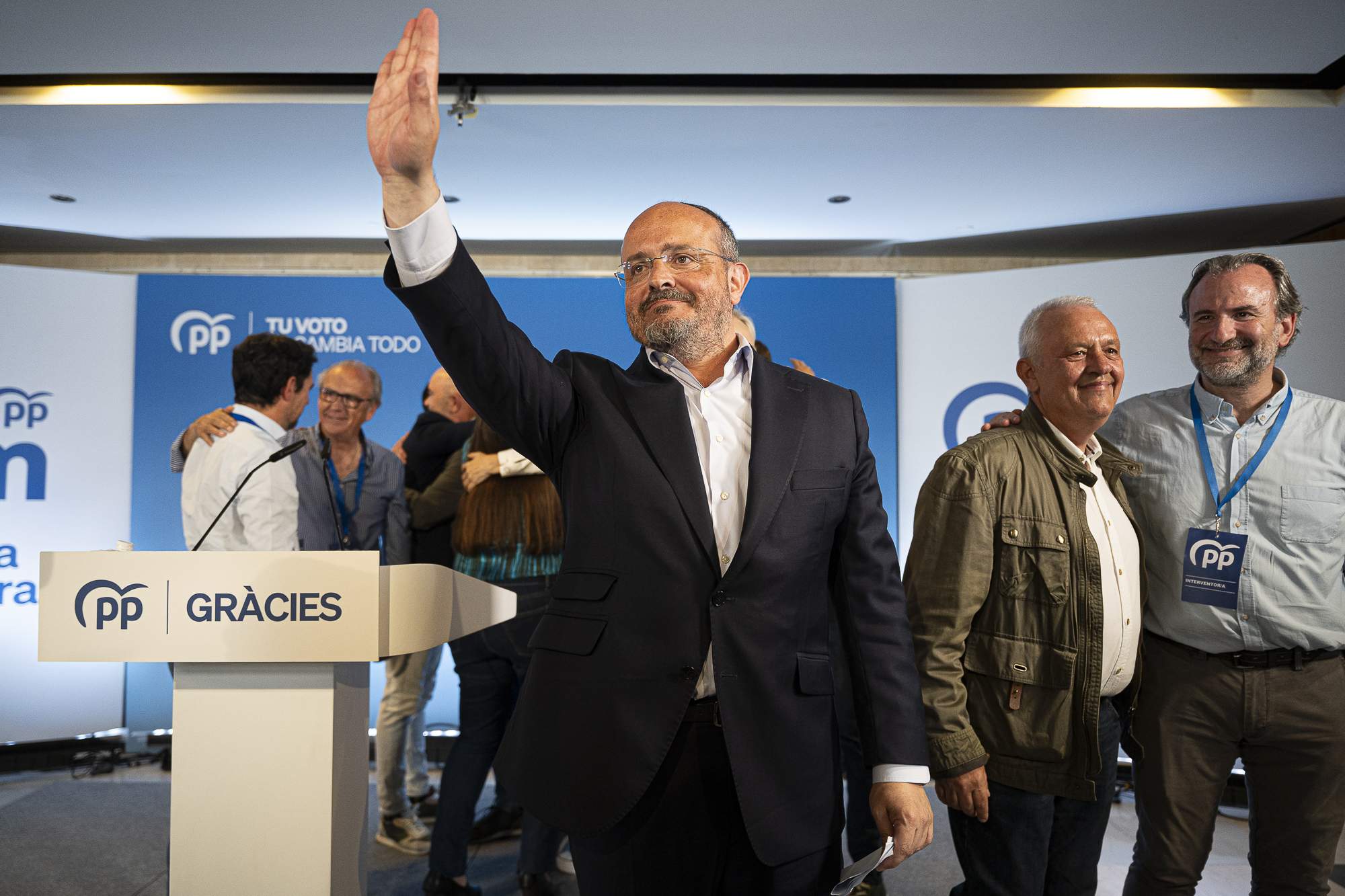 Alejandro Férnandez es posa les mans al cap amb la possibilitat d'una Mesa del Parlament independentista