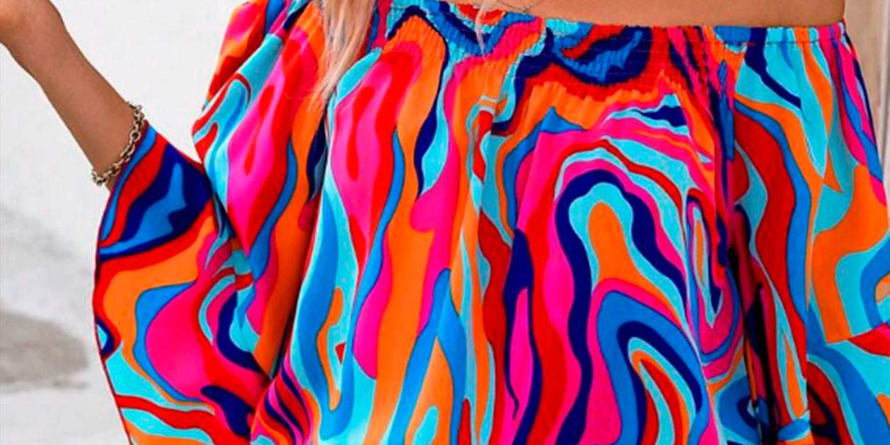 Esta blusa abstracta con hombros descubiertos de 9 euros es best seller en Shein