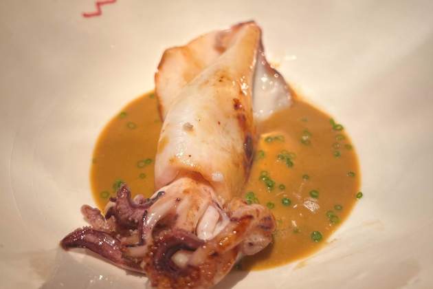 Calamar y suquet en el restaurante Sala de Personal / Foto: Rosa Molinero Trias