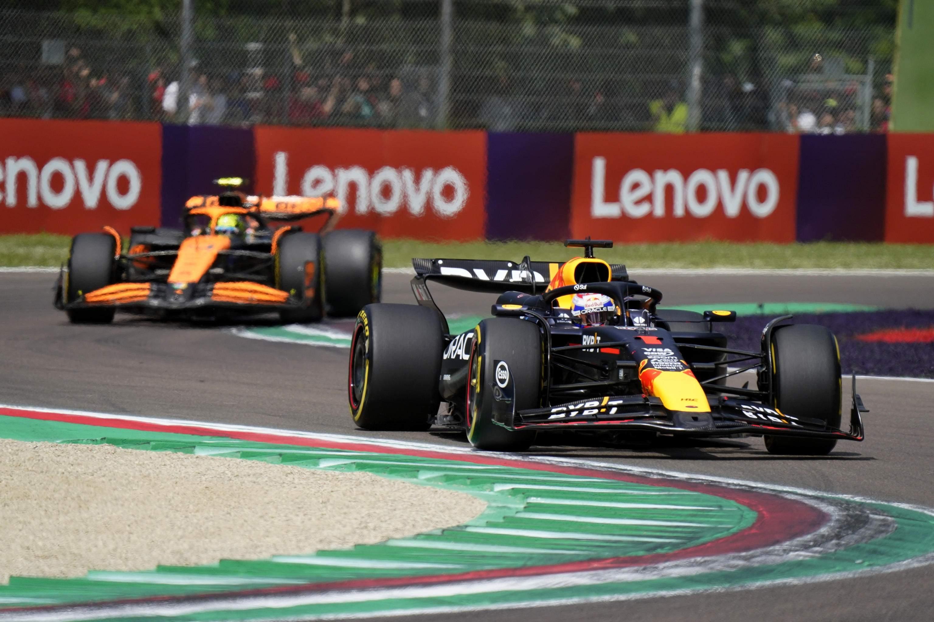 Max Verstappen aguanta la presión de Lando Norris en Imola y refuerza su liderato en el Mundial de Fórmula 1