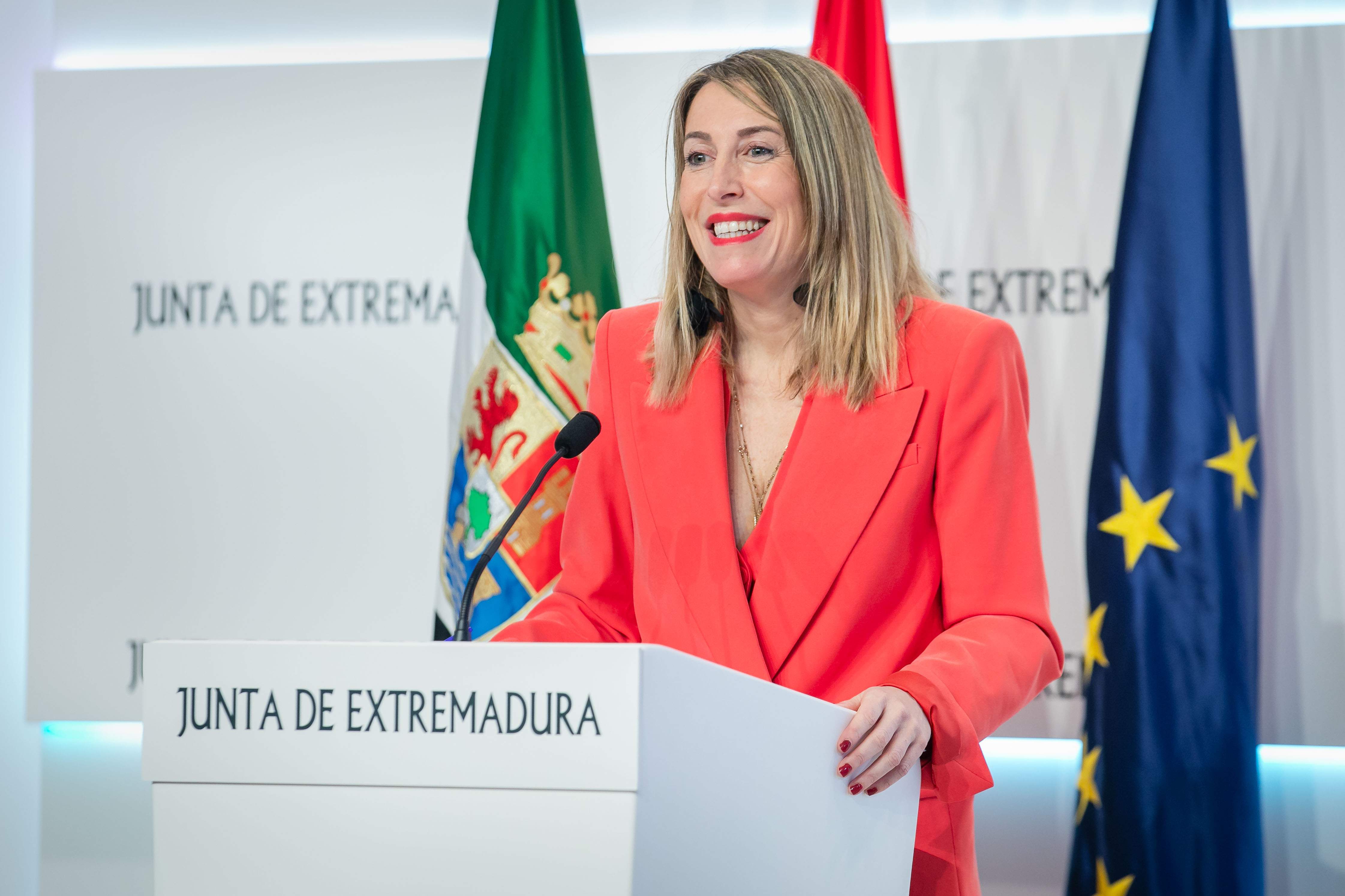 La presidenta de Extremadura, María Guardiola, en la UCI por una sepsis