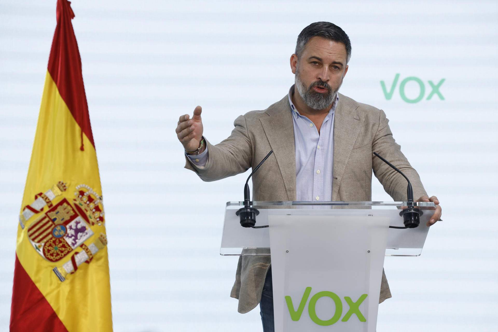 Abascal defiende a Milei y acusa al PP de “sumarse a la pinza” del PSOE contra el presidente argentino