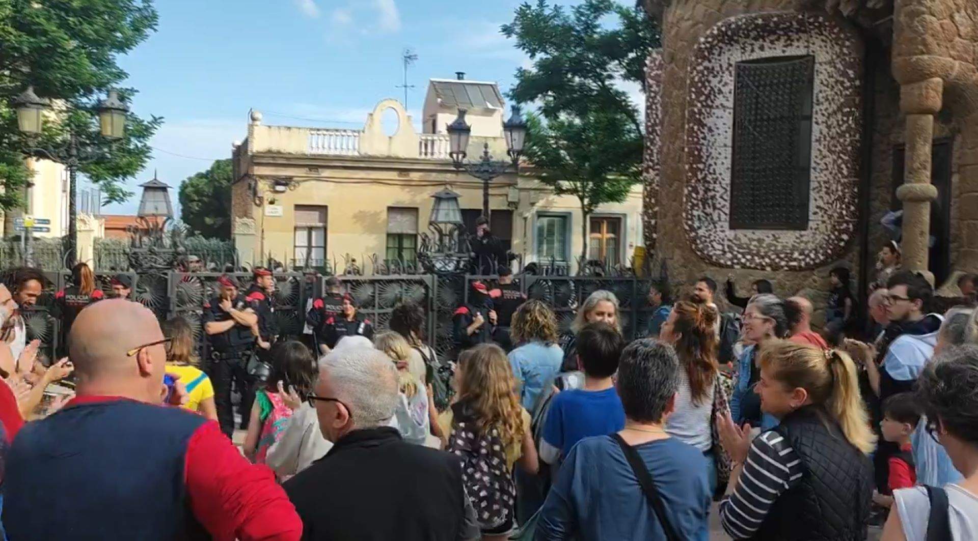 Vecinos del Park Güell se movilizan contra el desfile de Louis Vuitton