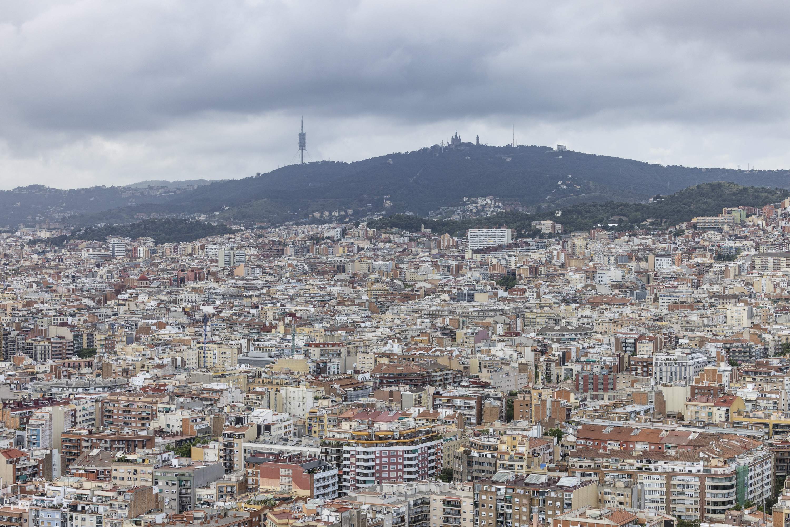 Barcelona abre un concurso para construir vivienda de alquiler asequible en tres solares