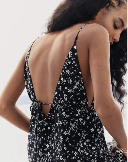 Apostamos todo al vestido con flores blancas y fondo negro que es la gran sensación ahora en H&M