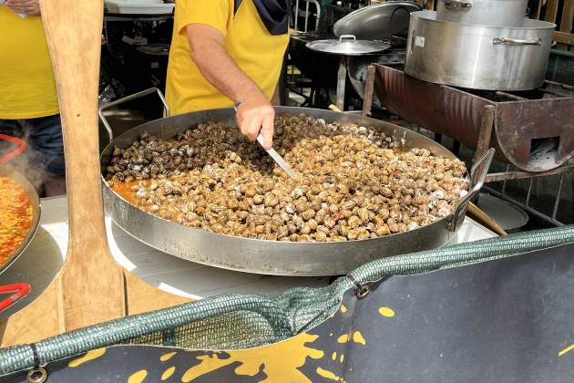 Cocinando caracoles|tornillos Encuentro|Grupo del Caracol|Tornillo Lleida 2024 / Foto: Emma Porta