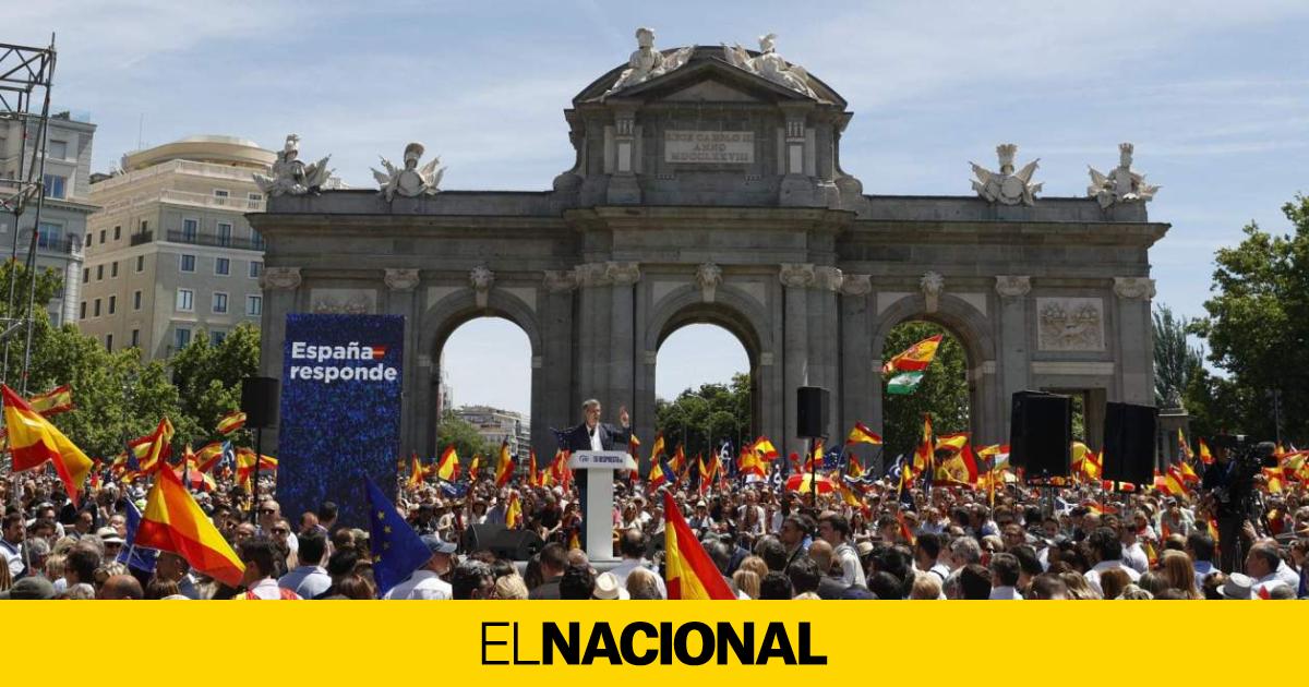 The Socialist Workers’ Party and the Popular Party clashed over attendance at the Puerta de Alcalá rally