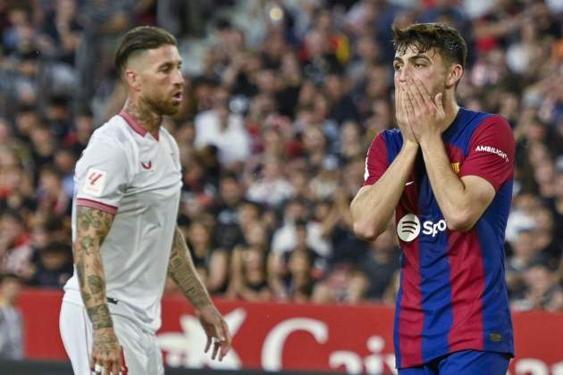 Pedri decebut durante el Sevilla - Barça / Foto: EFE