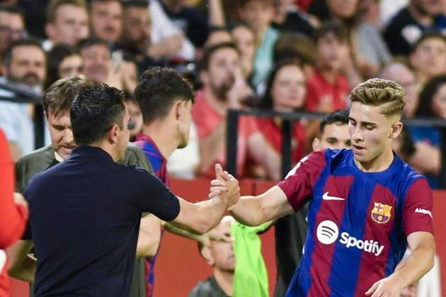Fermín Lopez dedica su gol en el Sevilla - Barça a Xavi Hernández / Foto: EFE
