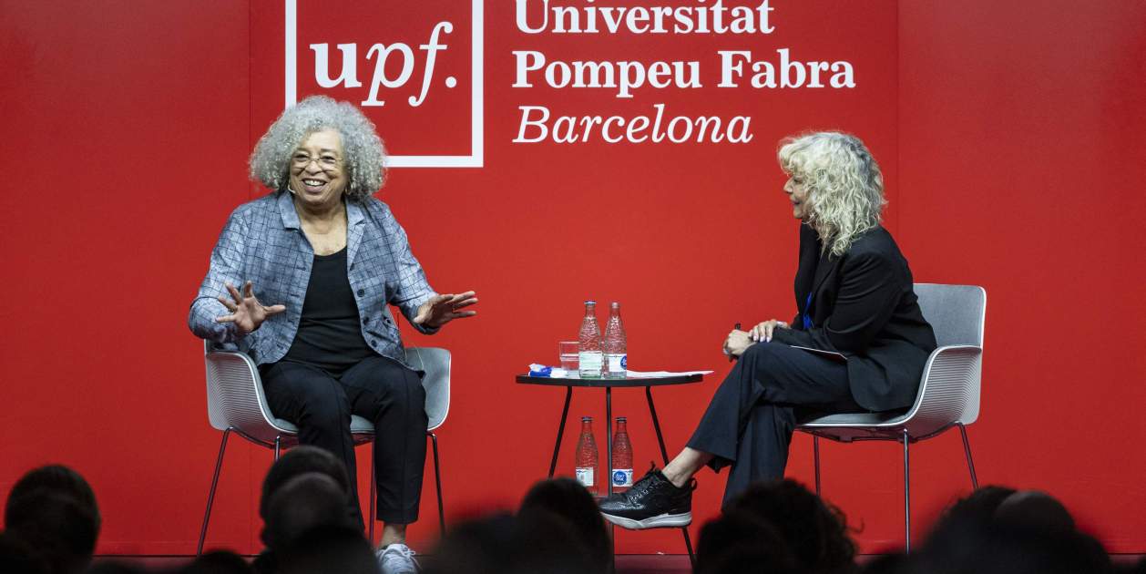 Conversación Mònica Terribas y Angela Davis, escritora, UPF, pompeu Fabra09