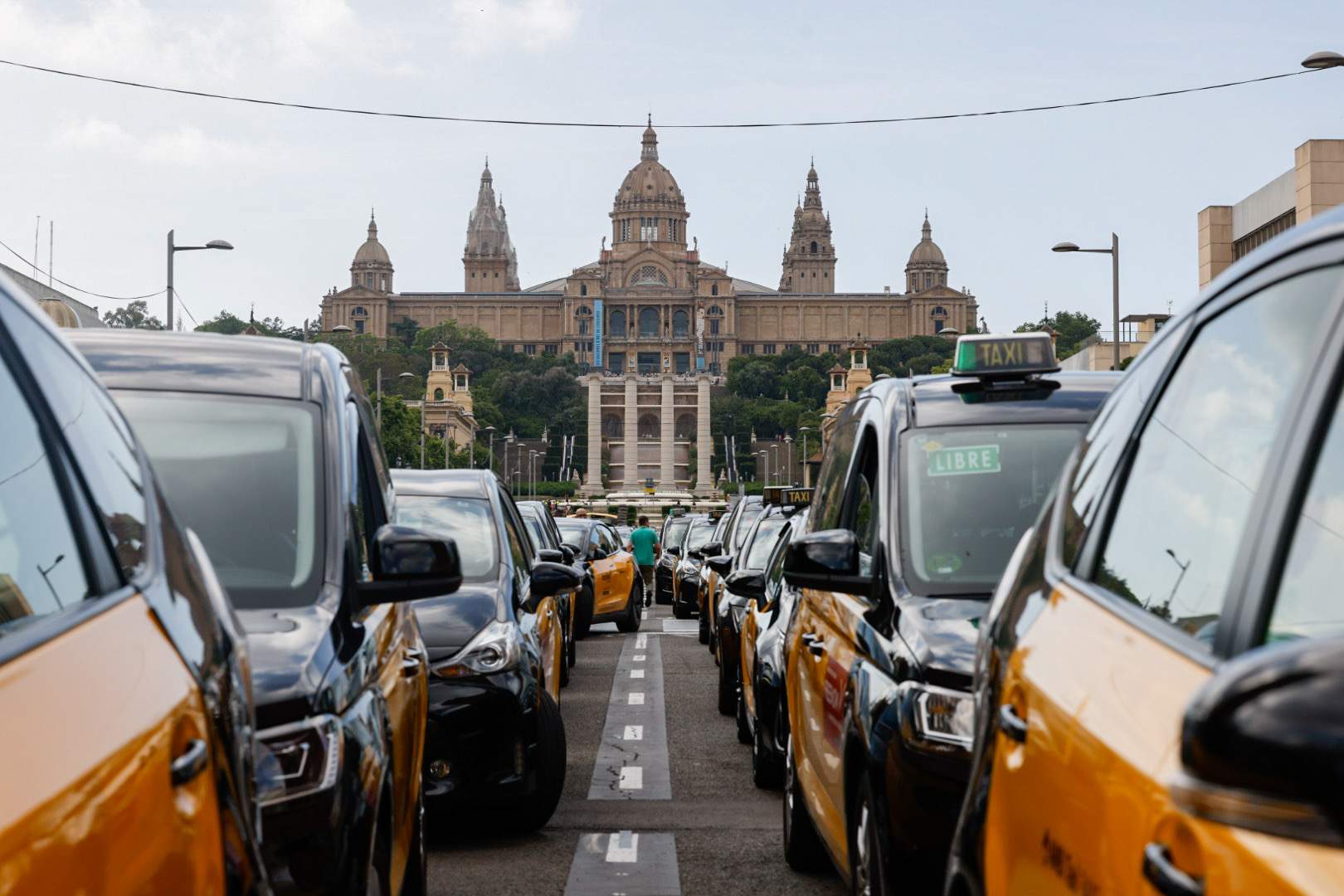 Nueva jornada de movilización del taxi: el centro de Barcelona, colapsado