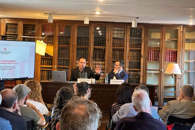 L'historiador Jordi Martí i  el directro general de Memòria Democràtica, Alfons Aragoneses, en la presentació, aquest dimarts. / Foto: D.J.