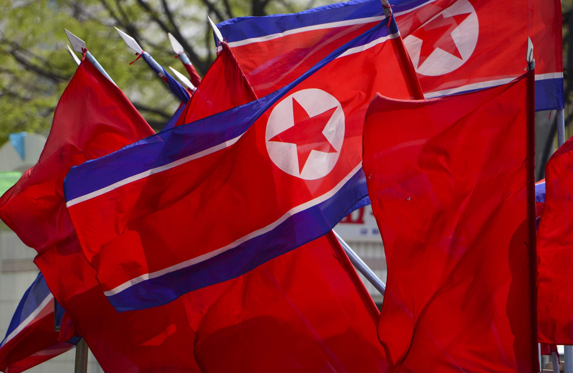 Corea del Norte envía 90 globos llenos de desperdicios a Corea del Sur