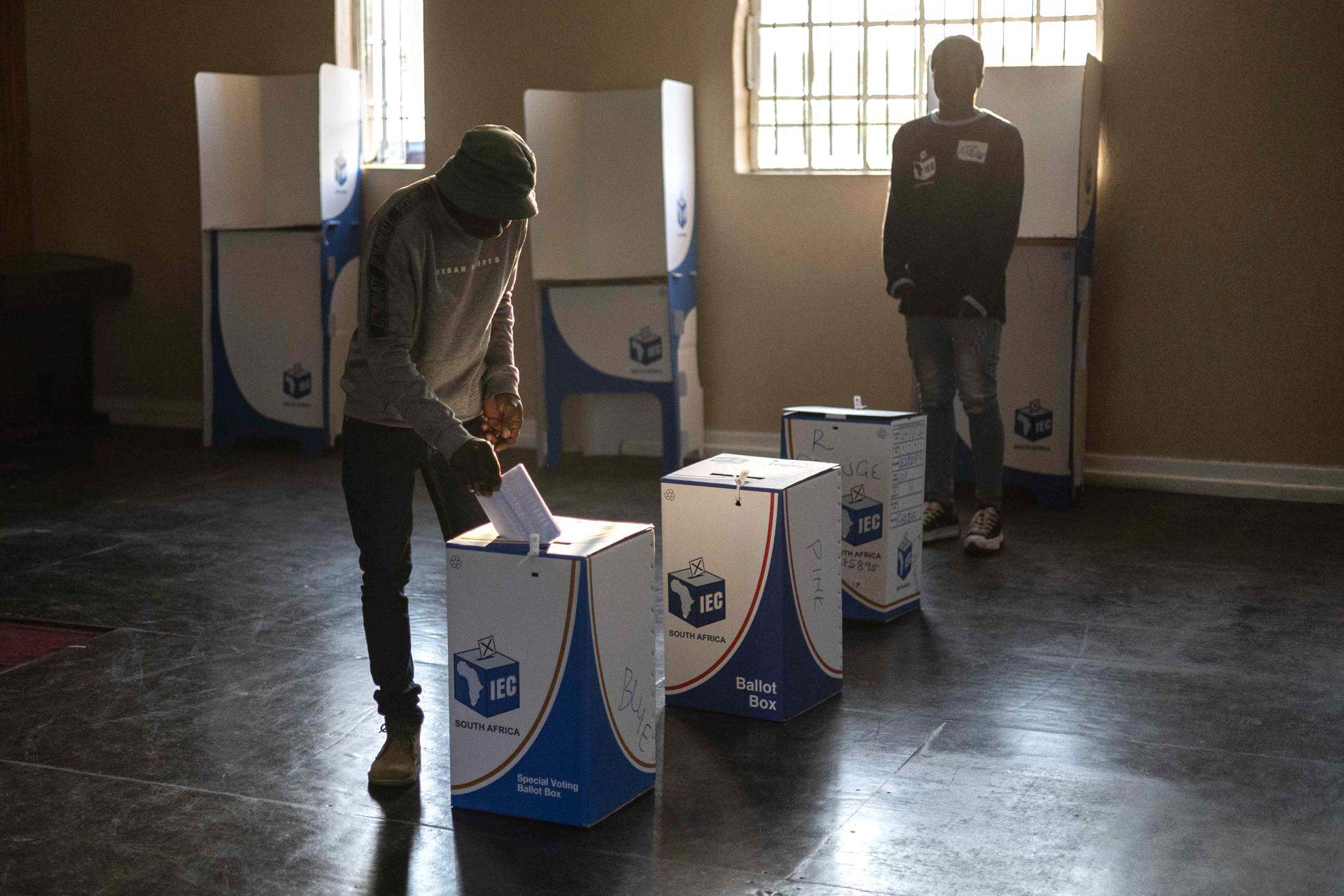 Eleccions a Sud-àfrica: el partit de Nelson Mandela podria perdre la majoria 30 anys després