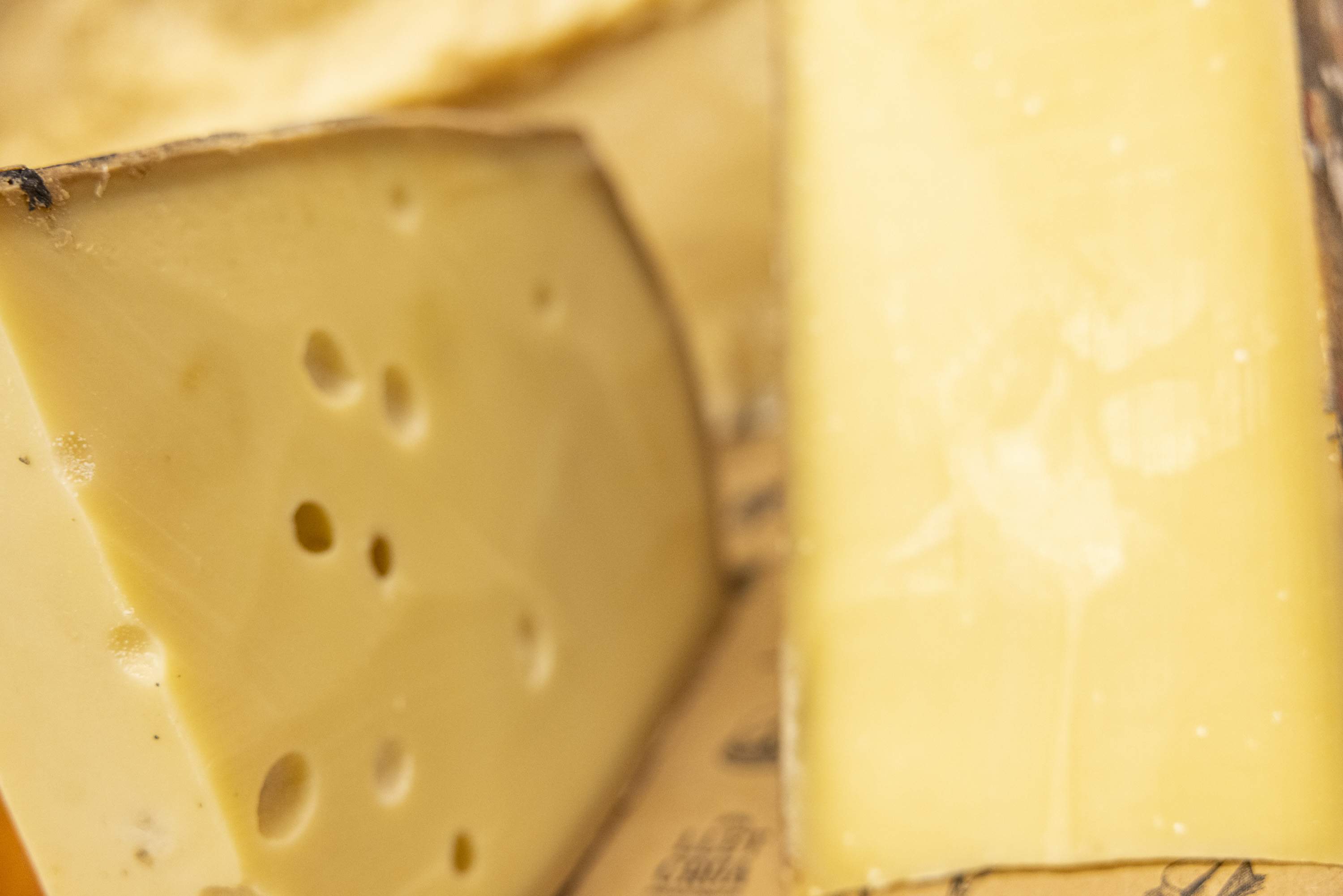 Els mites més sonats sobre els formatges: te'n faràs creus!