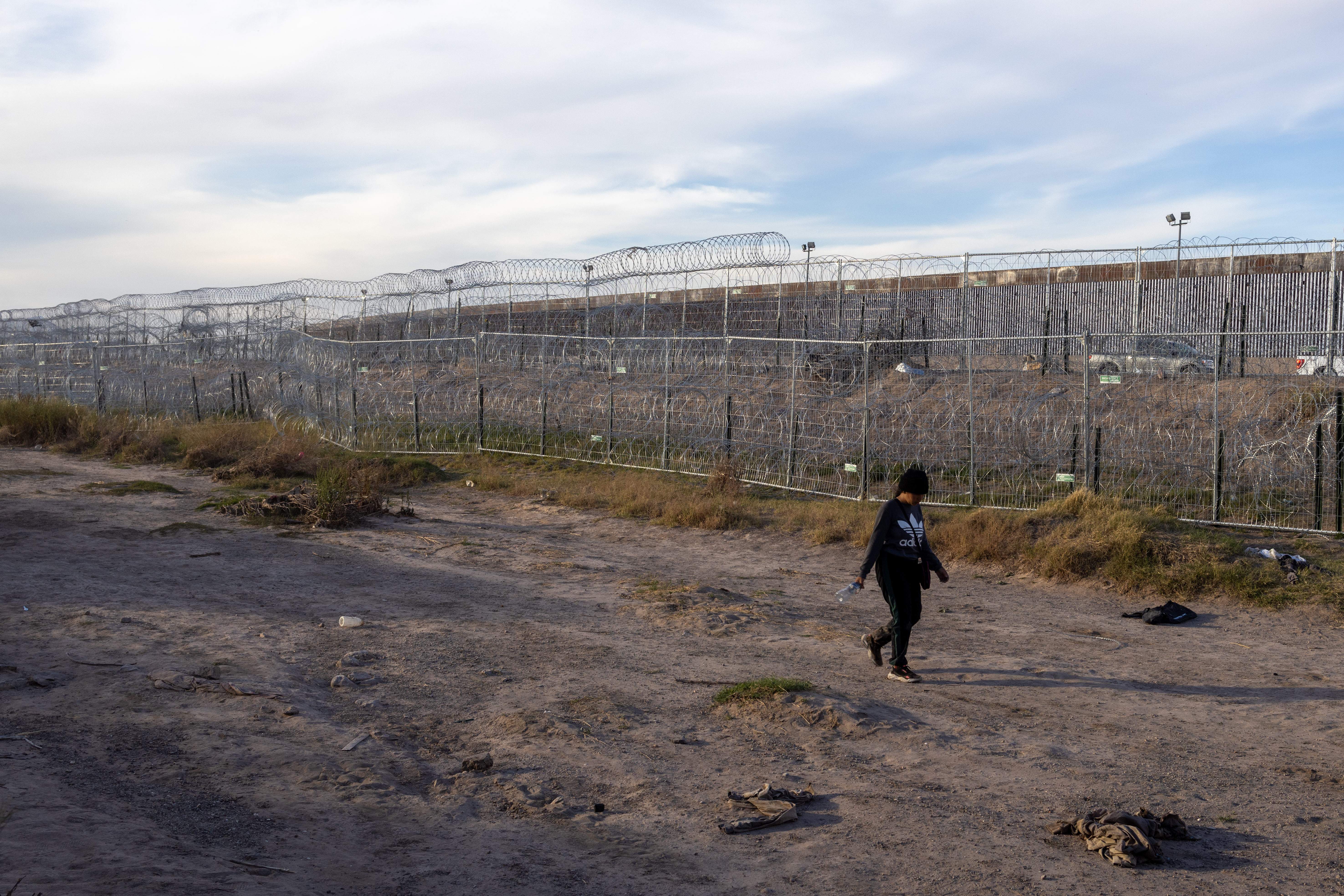 Biden endurece la política migratoria en la frontera con México y restringe las solicitudes de asilo