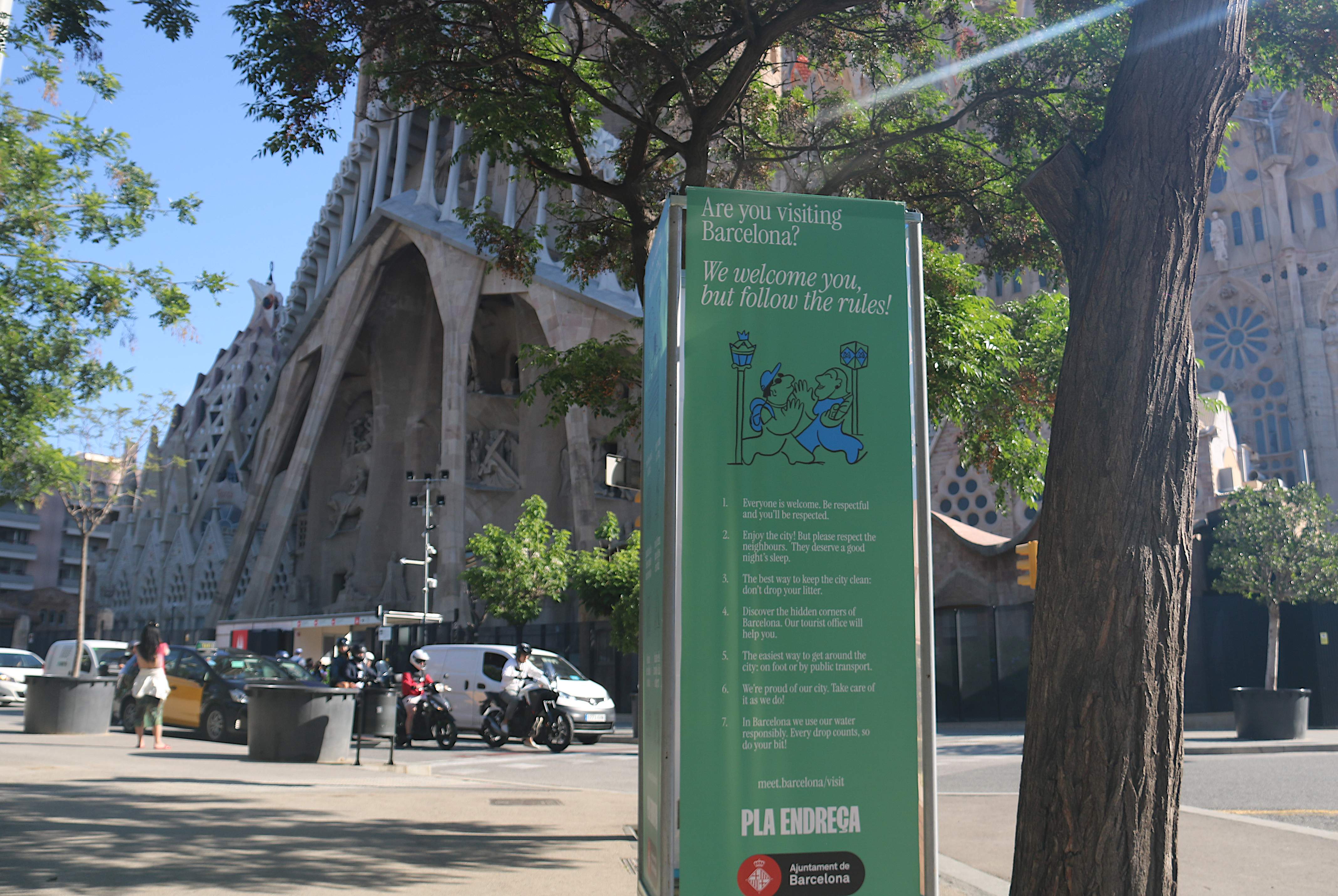 ‘Barcelona, our home. And yours’: the new municipal campaign addressed to tourists