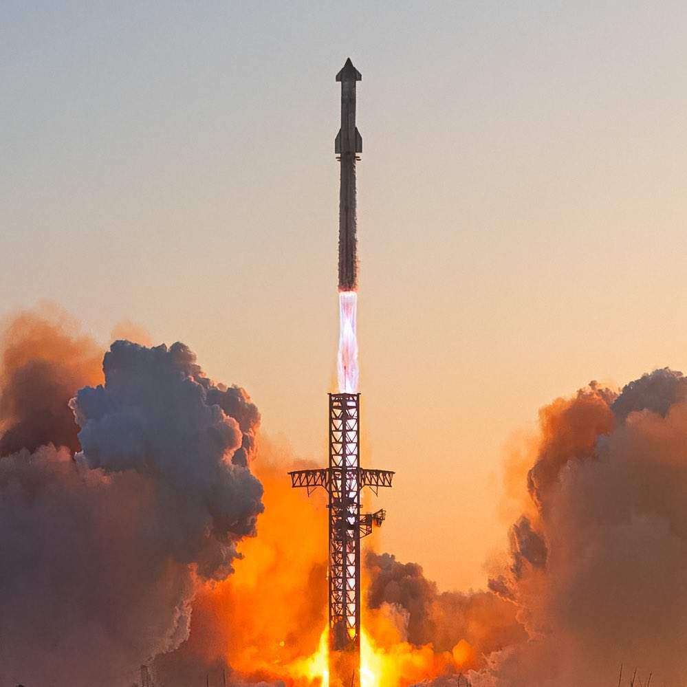Space X de Elon Musk consigue un gran éxito trayendo el megacohete 'Starship' de regreso a la Tierra