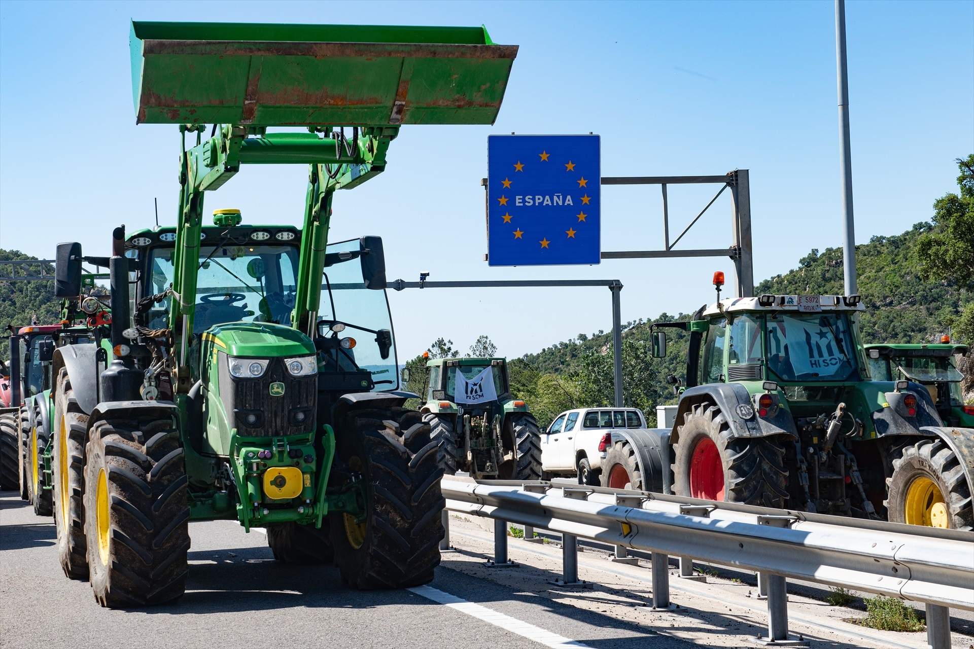 EuropaPress 6006388 tractors circulen protesta agricultors autopista ap7 altura|alçària le perthus