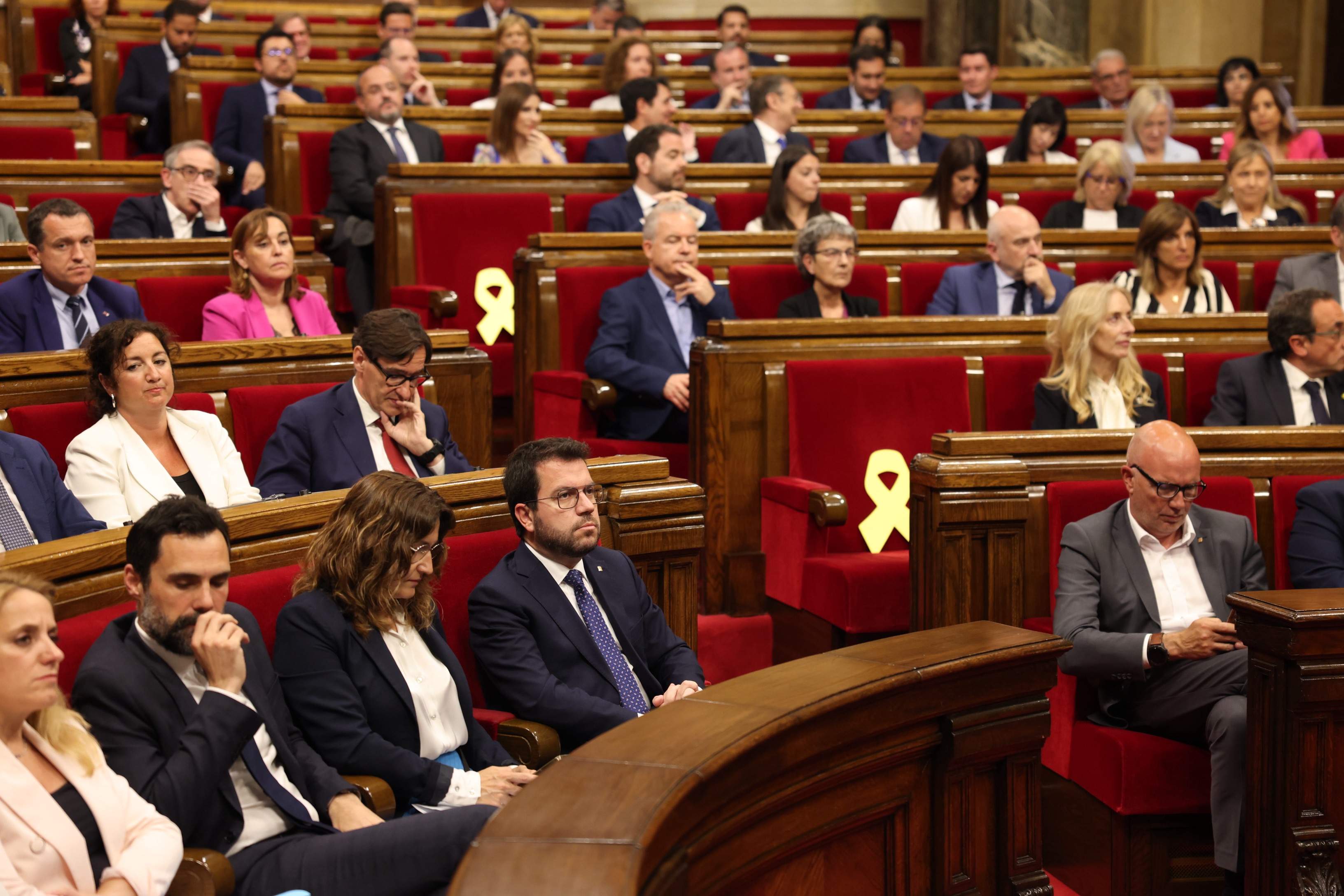 La mesa d'edat desafia el TC i accepta els vots de Puigdemont i Puig: el PP ho recorrerà