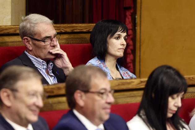 Constitucio Mesa Parlamento, Silvia Orriols (Alianca Catalana) / Montse Giralt