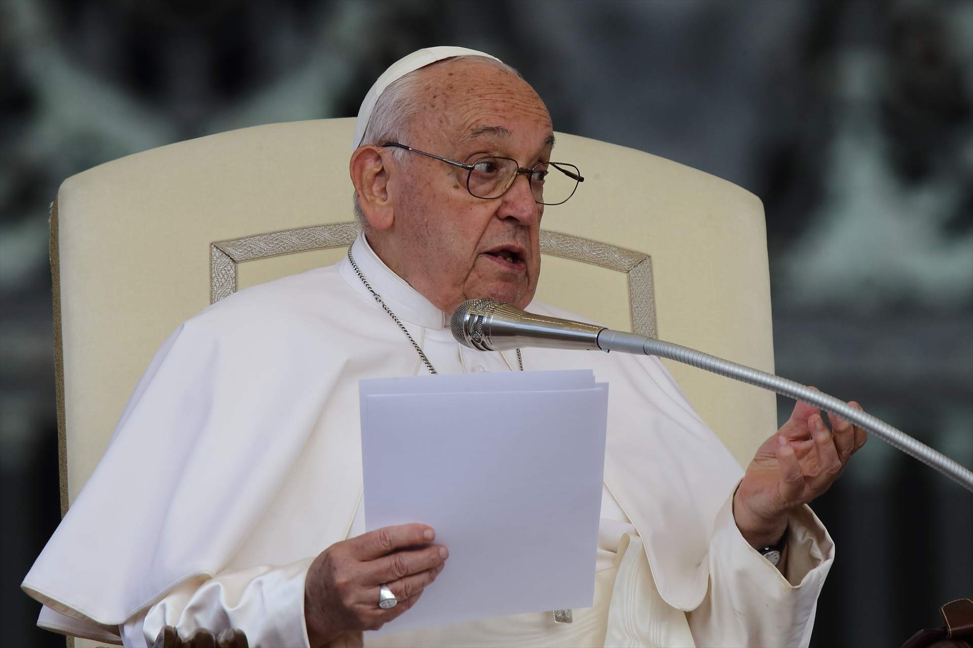 El papa Francisco vuelve a criticar "el ambiente de mariconeo" en el Vaticano