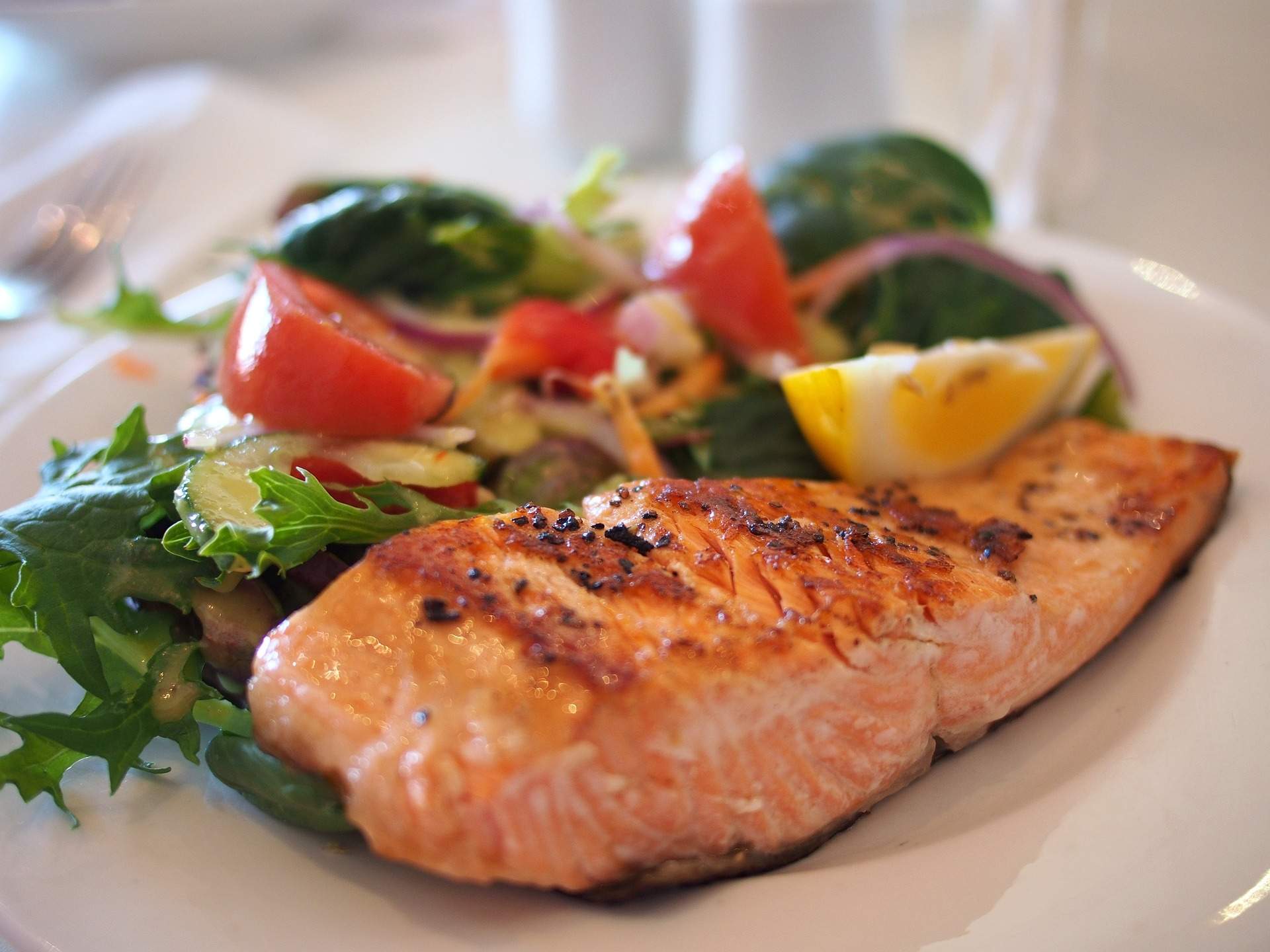 Por qué deberíamos comer más pescado con omega-3: las razones de peso