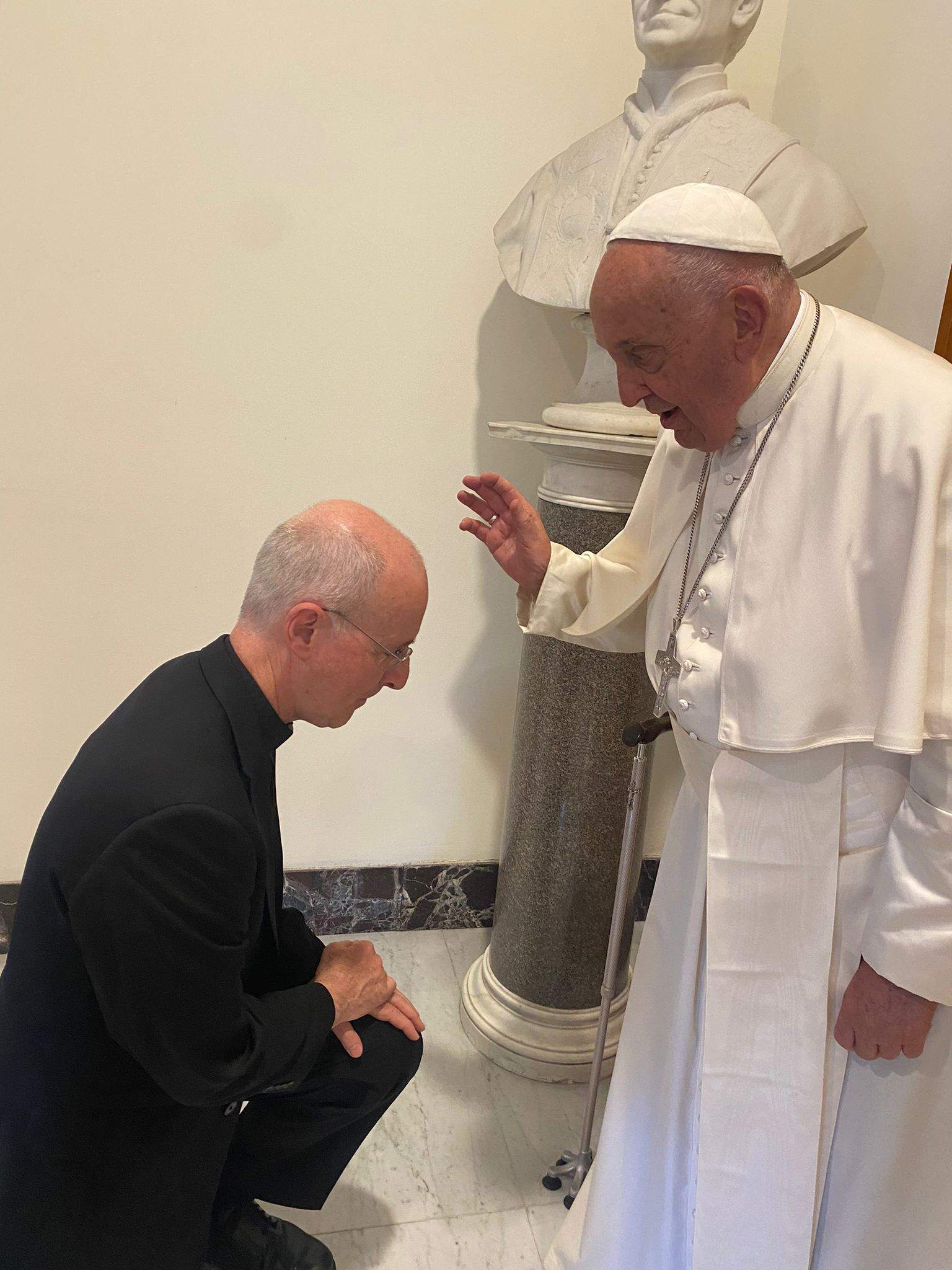 Un jesuïta pro-LGTB surt en defensa del Papa després de la “mariconeria”
