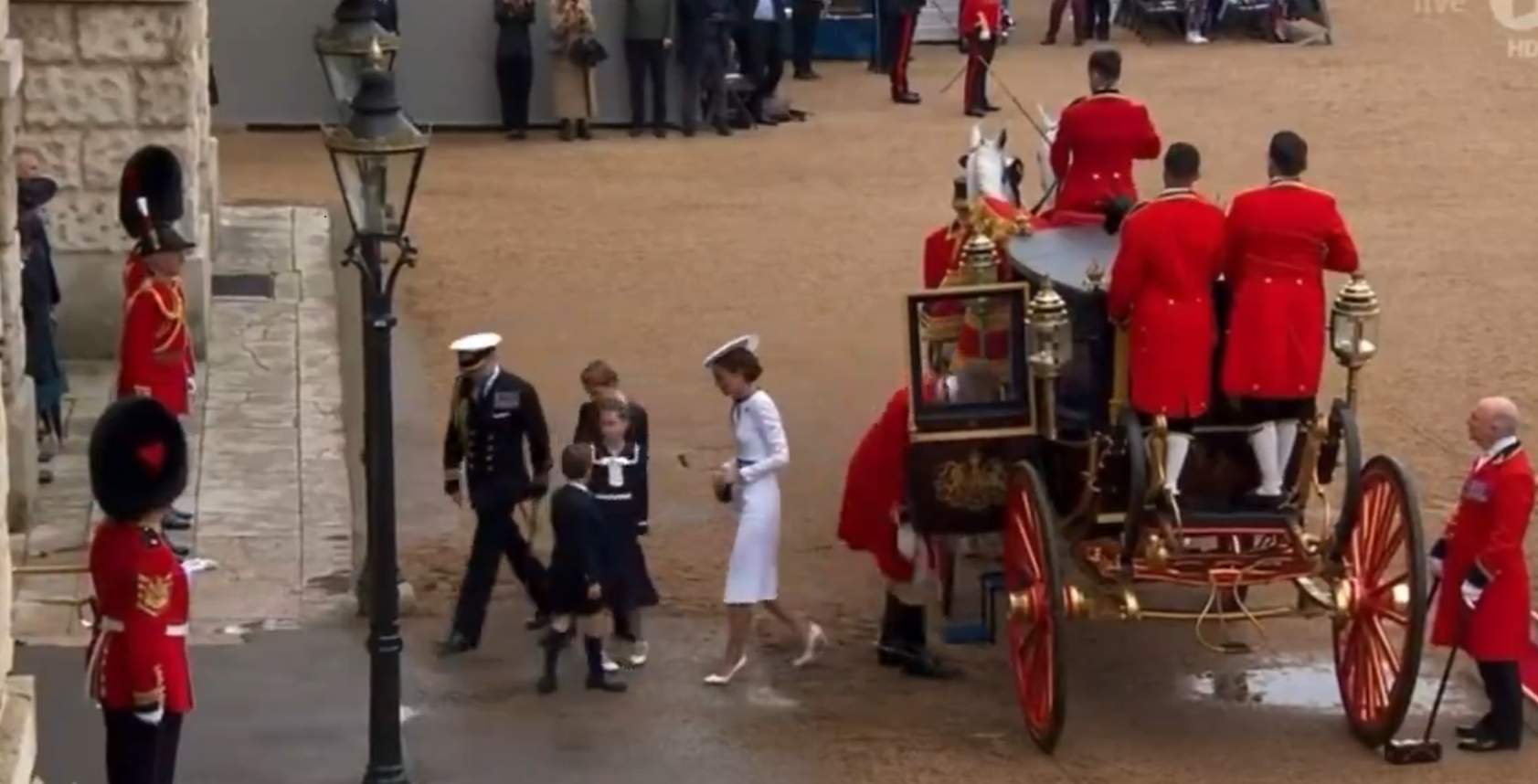 Kate Middleton baja del carruaje