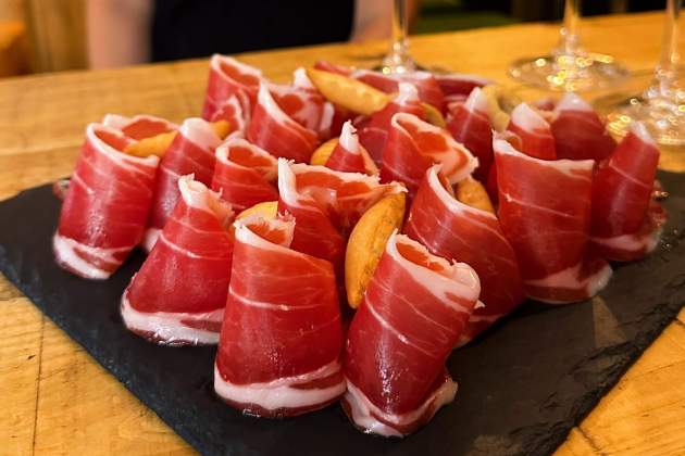 Mesa|Tabla de embutidos en el Taburete de Tarragona / Foto: Top Catalan Restaurantes