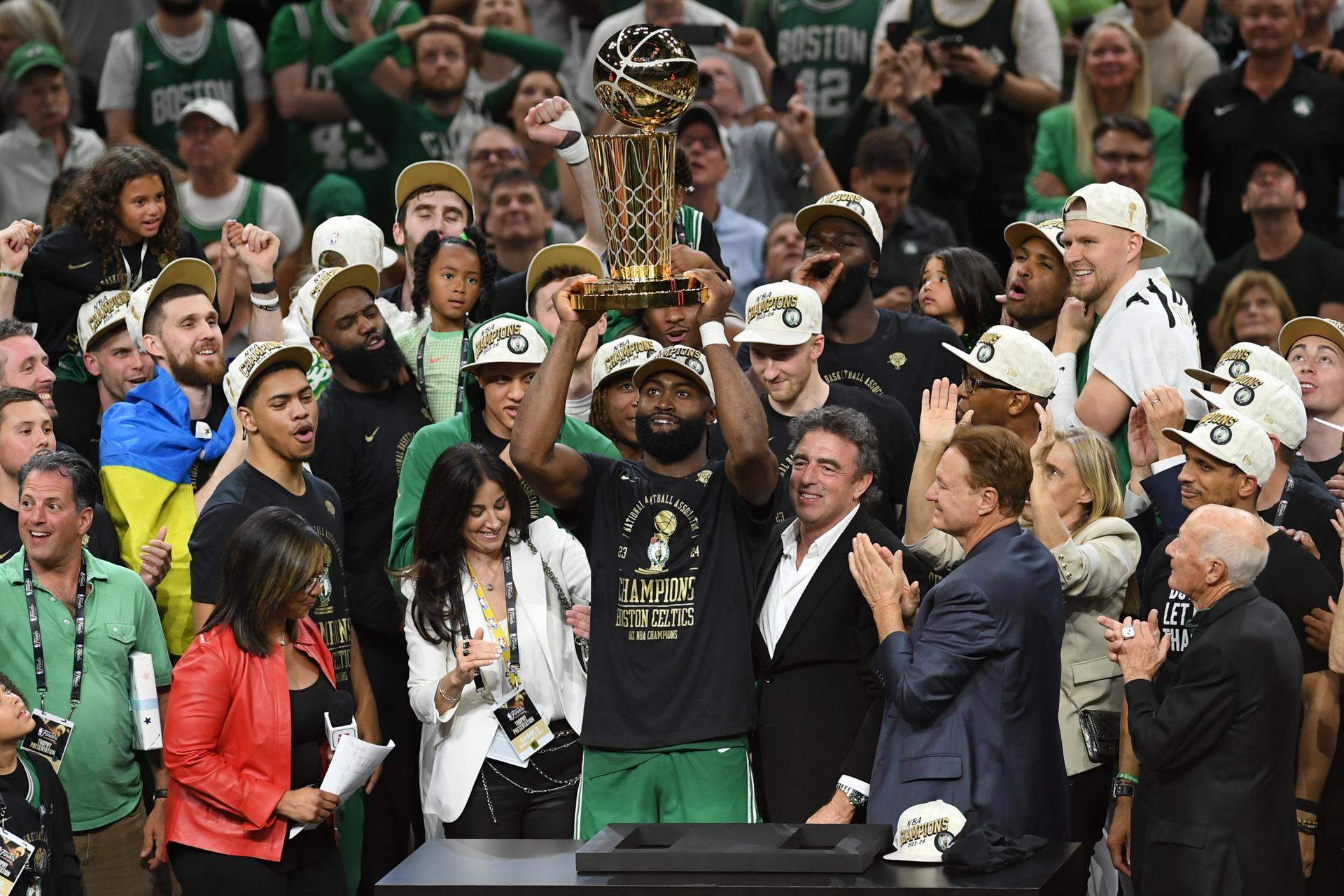 Los Celtics hacen historia al derrotar a los Mavericks y recuperan el trono de la NBA