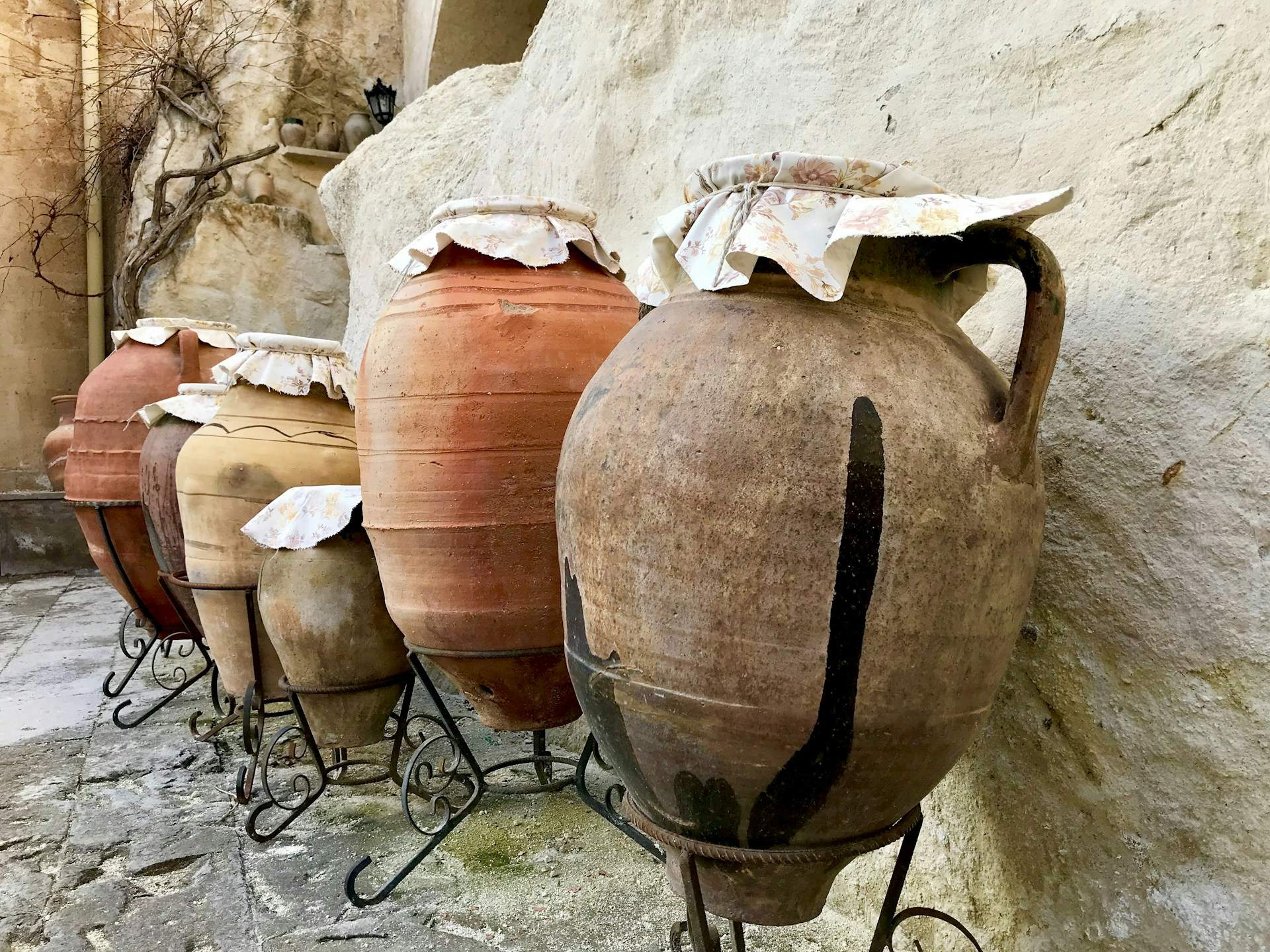 Descubren el vino más antiguo del mundo, con más de dos mil años de 'maduración'