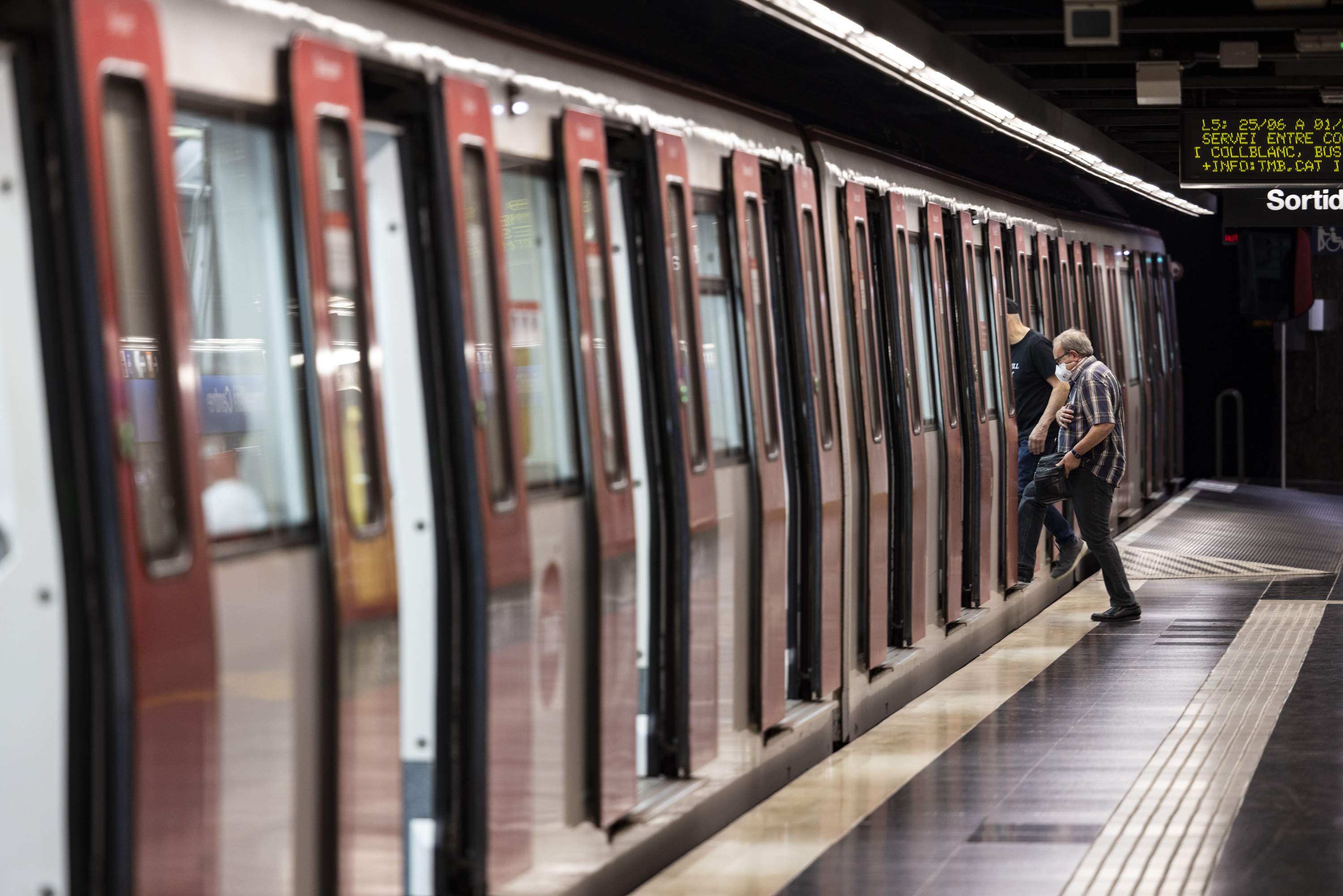 Reactivado el viejo proyecto de prolongar la L2 del Metro hasta Montjuïc y la Marina (y el aeropuerto)