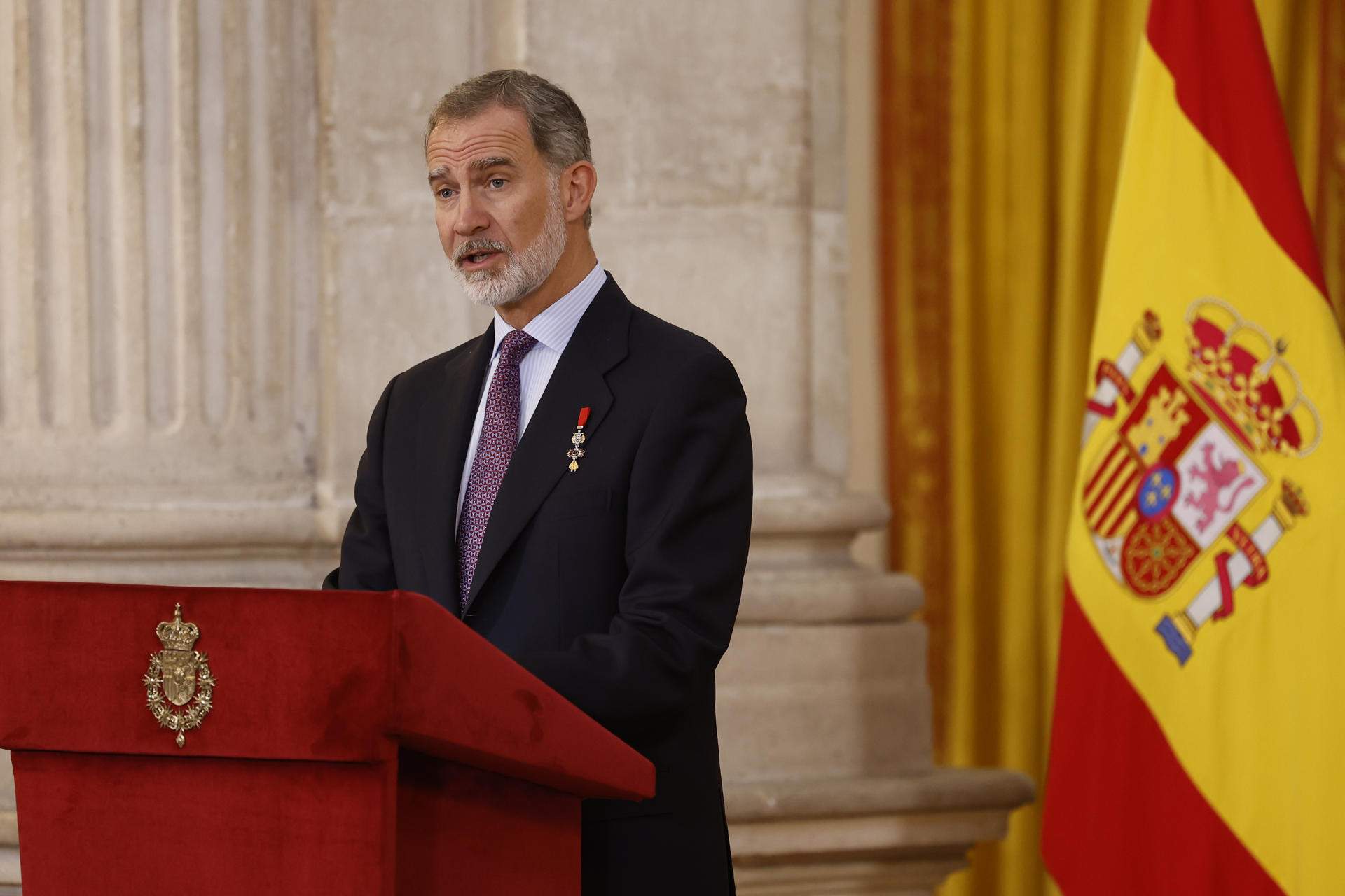 Felipe VI aboga por "la unidad" y admite "costes personales" en los diez años de reinado