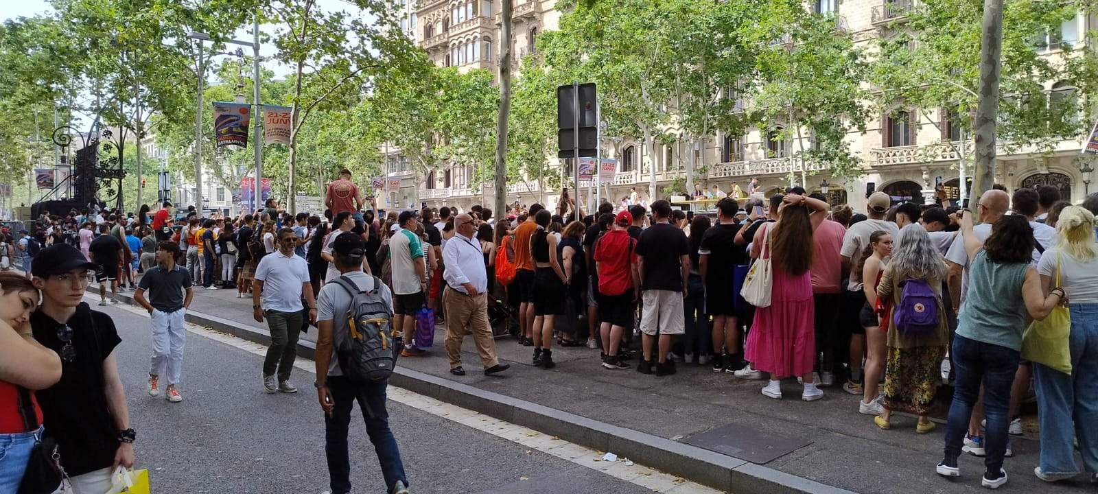 espectadores F1 paseo de gracia entre pl catalunya y grande vía Foto: Jordi Palmer