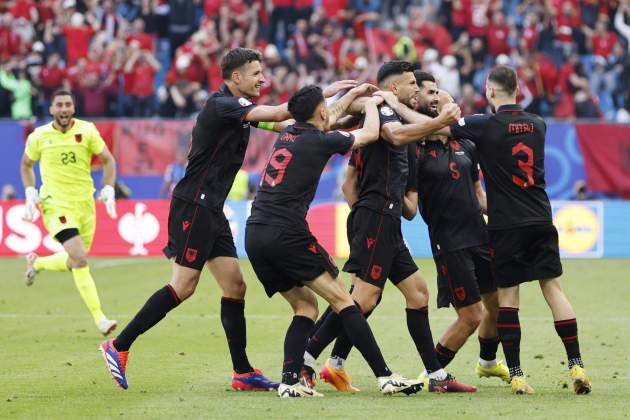 La selección de Albania celebra el gol del emapte EFE