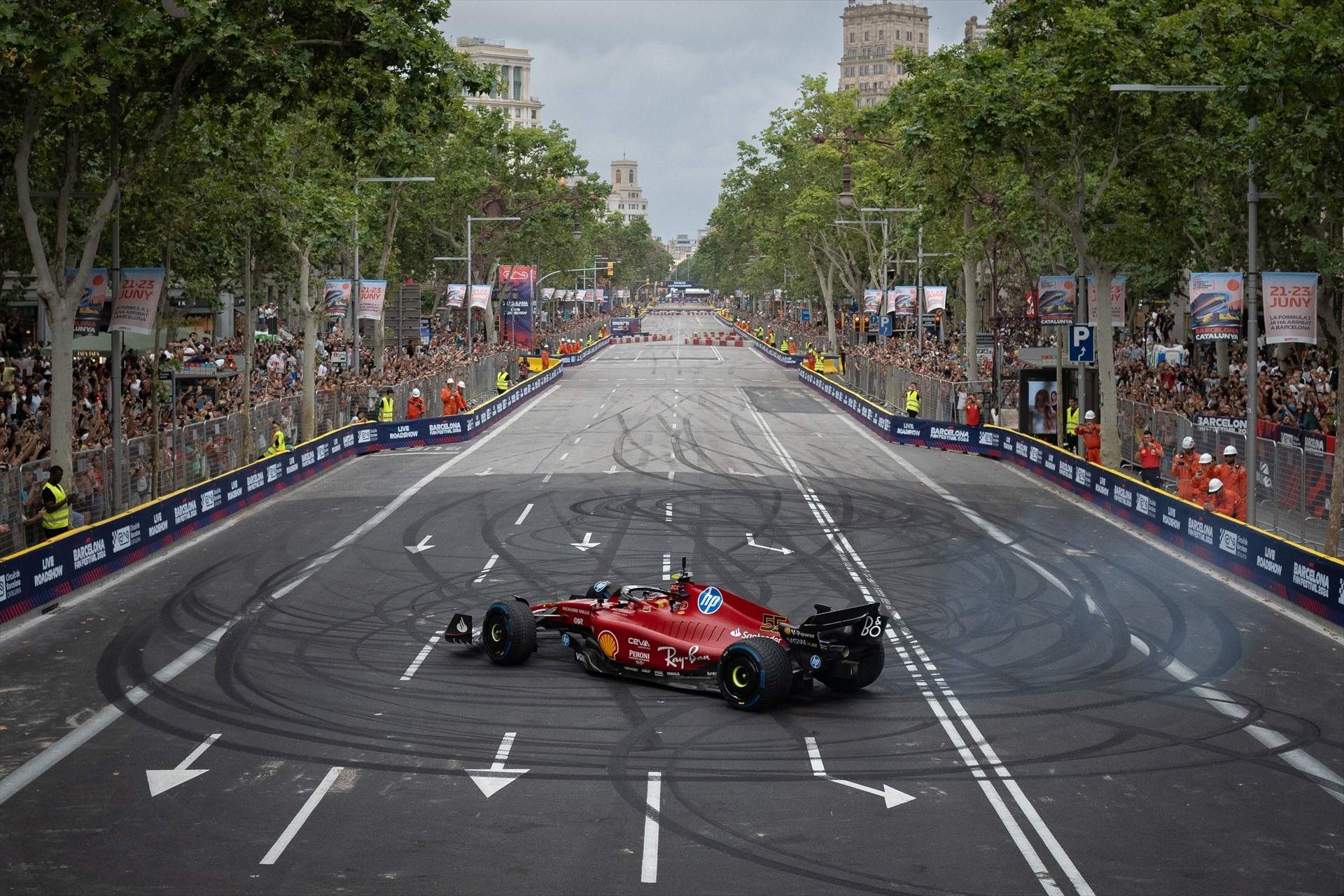 El 'Road Show' de la F1 congrega a 38.000 personas en las calles de Barcelona