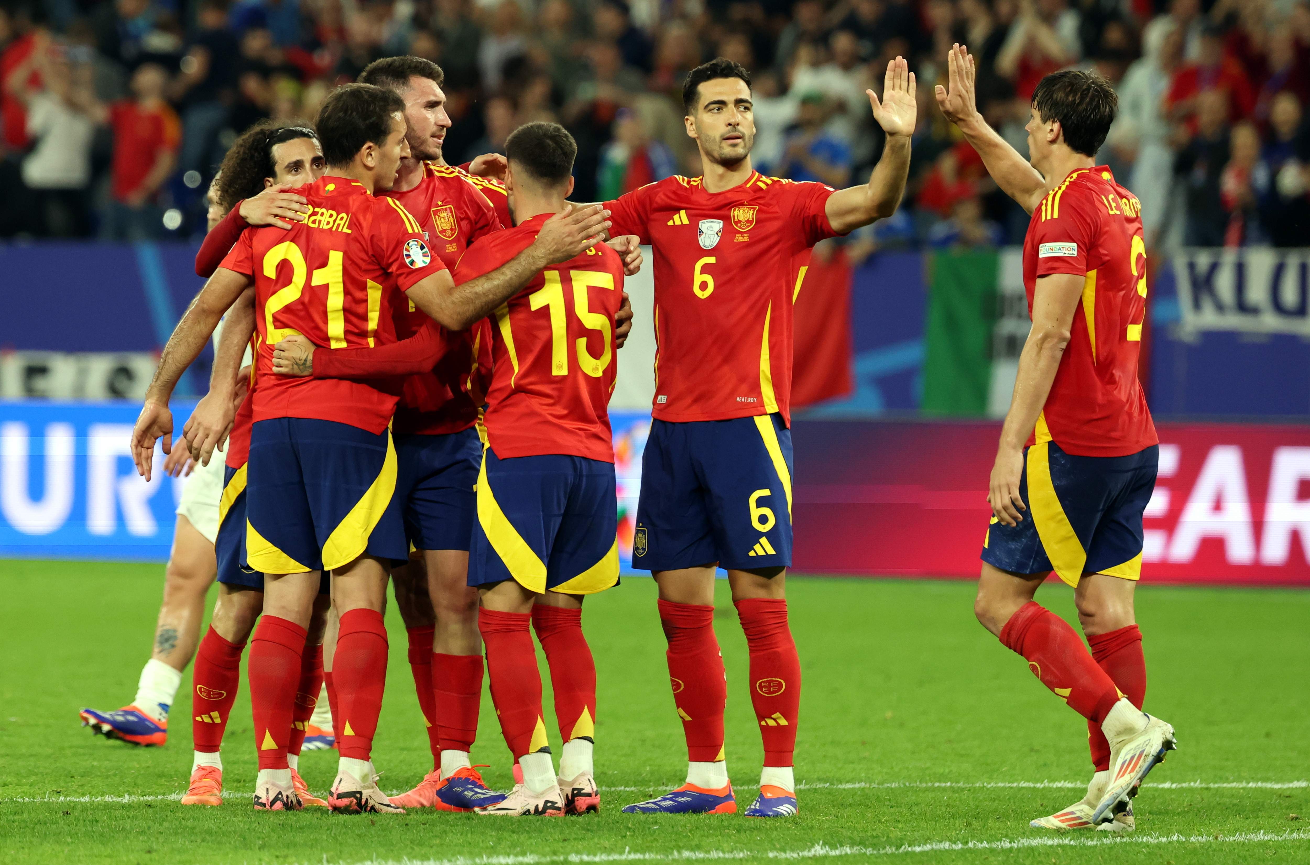 España logra un brillante triunfo contra Italia (1-0) y certifica su billete para los octavos como primera