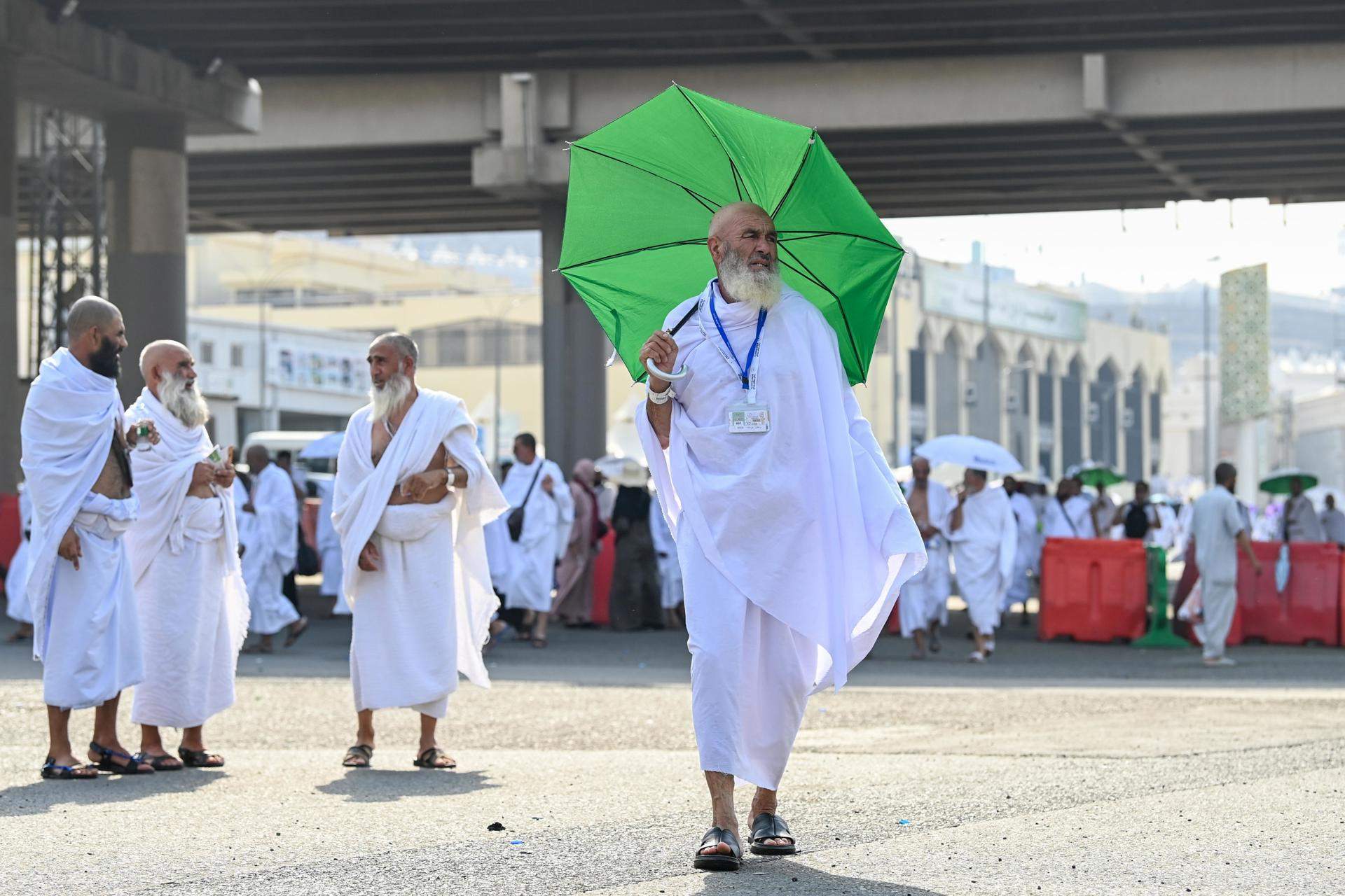 Aumentan a más de 1.000 los peregrinos muertos por el calor en la Meca con temperaturas de casi 52 °C