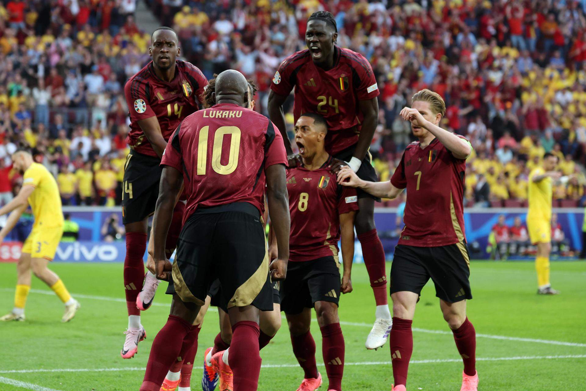 Bélgica salva su primer 'match ball' con una victoria ante Rumanía en un partido apasionante (2-0)