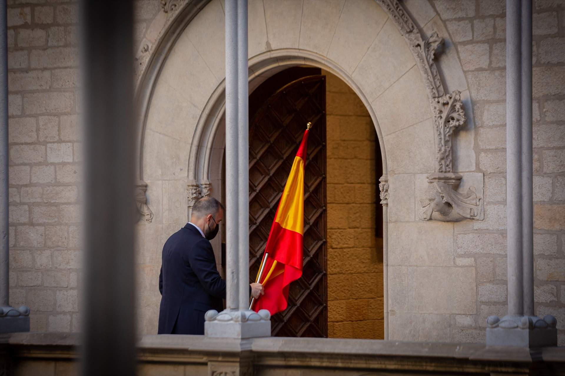 El PP quiere que el Gobierno multe a los ayuntamientos catalanes que no icen la bandera de España