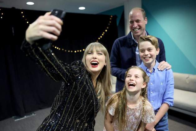 Taylor Swift selfie con el principe guillermo