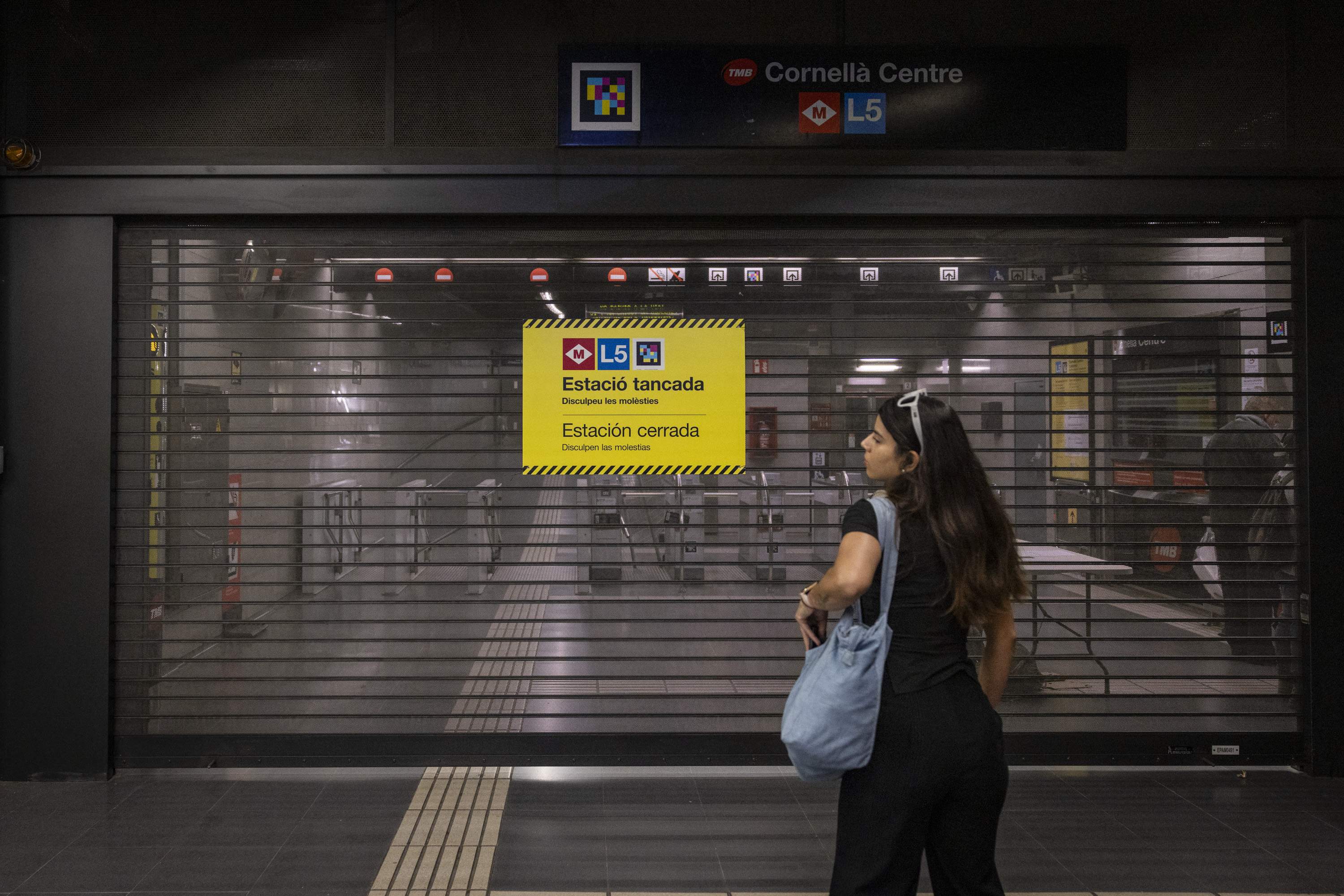 Aglomeracions en les primeres hores dels talls d’estiu per obres del Metro de Barcelona